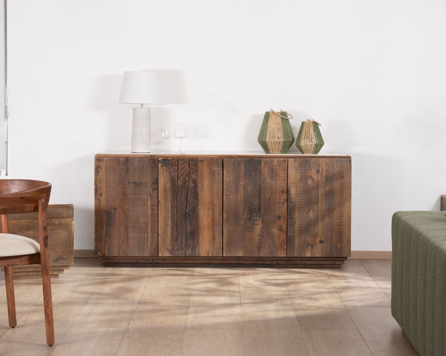 Aparador de 4 puertas de madera reciclada y encimera de mármol blanco «Mood»