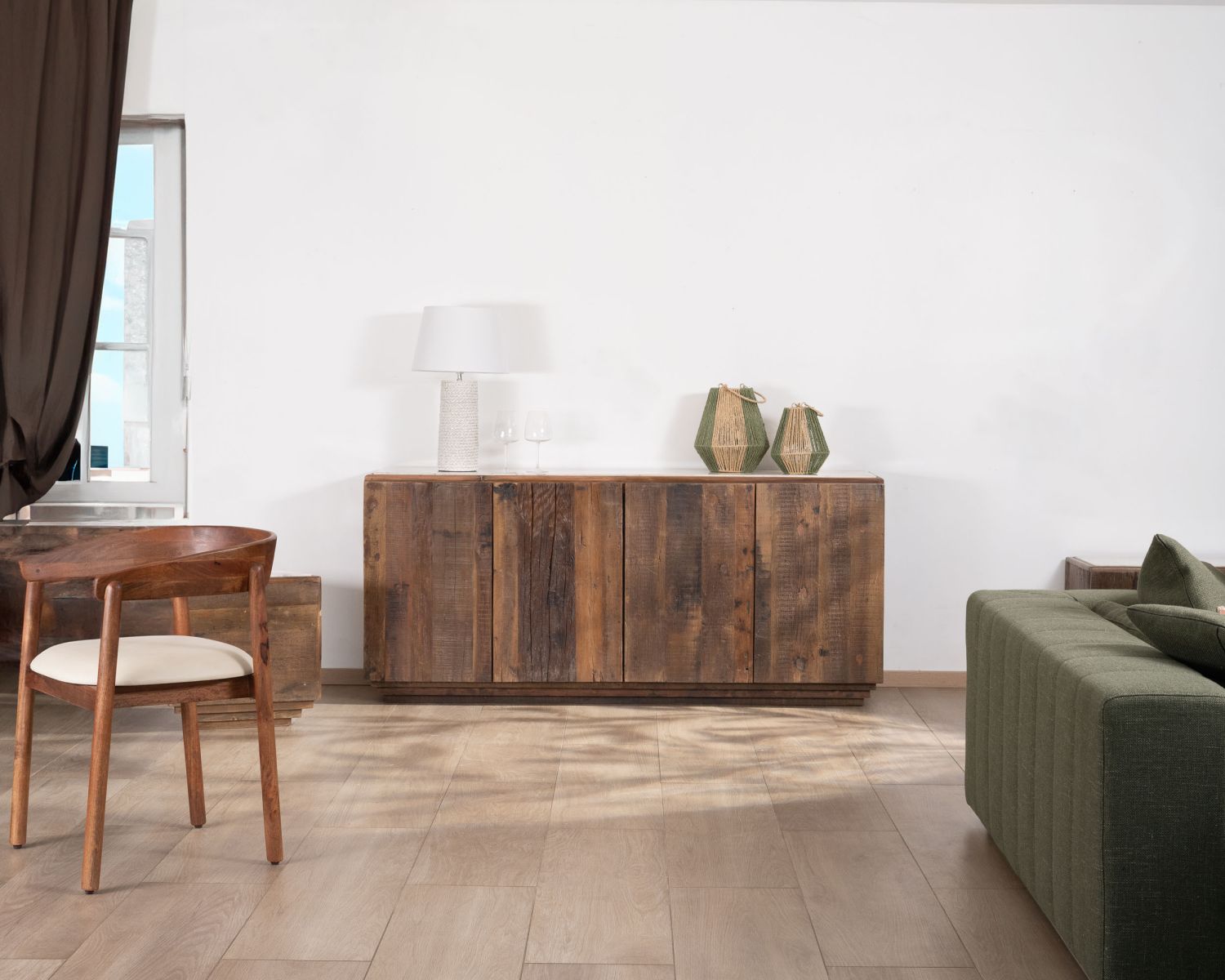 Aparador de 4 puertas de madera reciclada y encimera de mármol blanco «Mood»