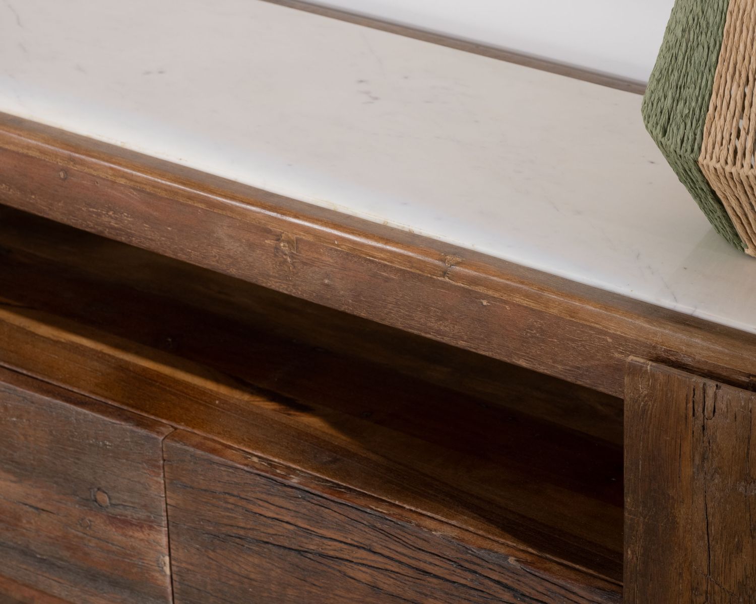 Mueble para la tele de 180 cm de madera reciclada y encimera de mármol blanco «Mood»