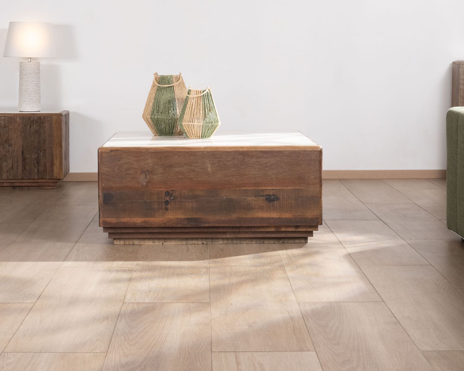 Mesa de centro cuadrada de 100 cm, de madera reciclada y con tablero de mármol blanco «Mood»