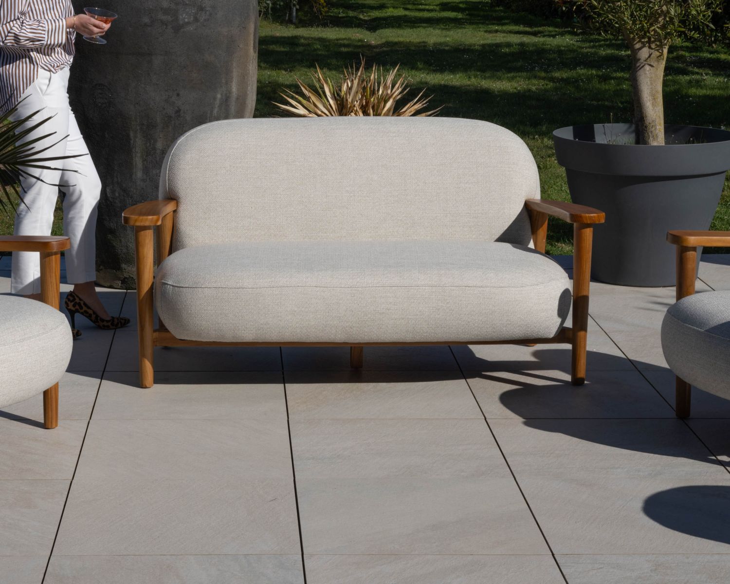 Conjunto de jardín de 3 piezas «Aristochair» de teca con tejido para exterior en blanco roto