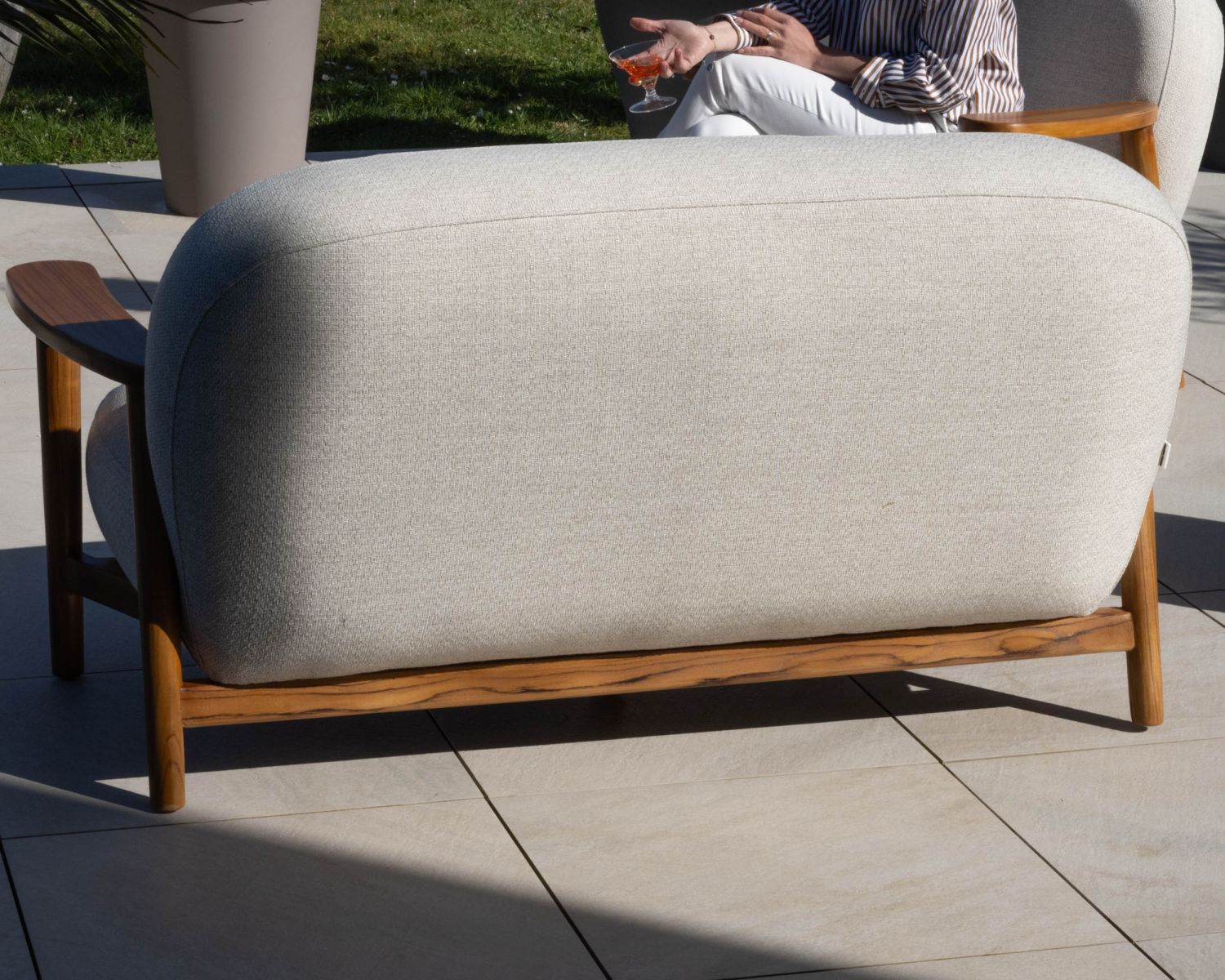 Conjunto de jardín de 3 piezas «Aristochair» de teca con tejido para exterior en blanco roto