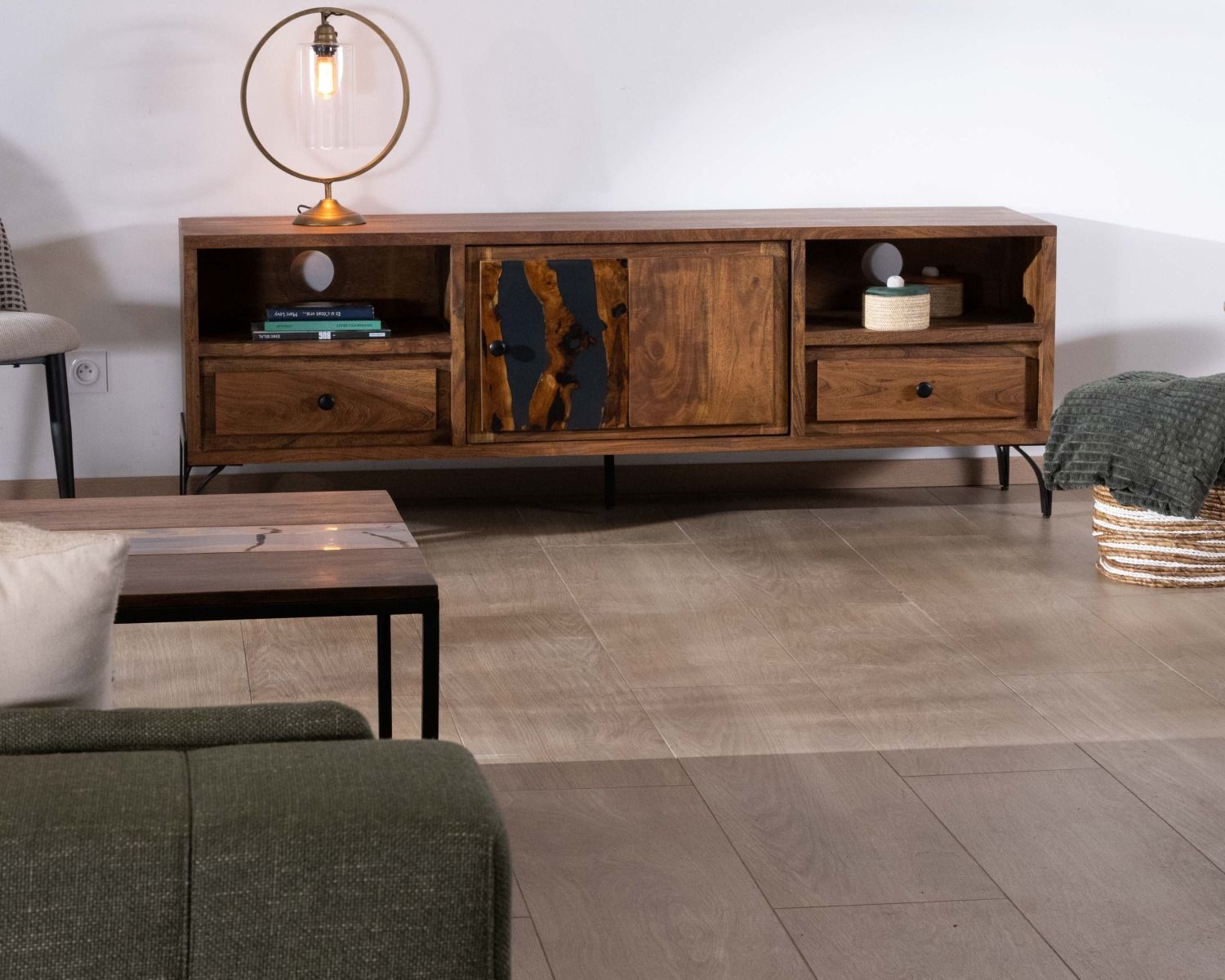 Mueble para la tele de 175 cm, estilo étnico, de madera maciza de acacia con patas de metal negro «Membatu»