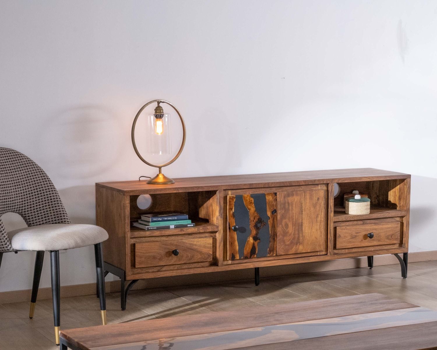 Mueble para la tele de 175 cm, estilo étnico, de madera maciza de acacia con patas de metal negro «Membatu»