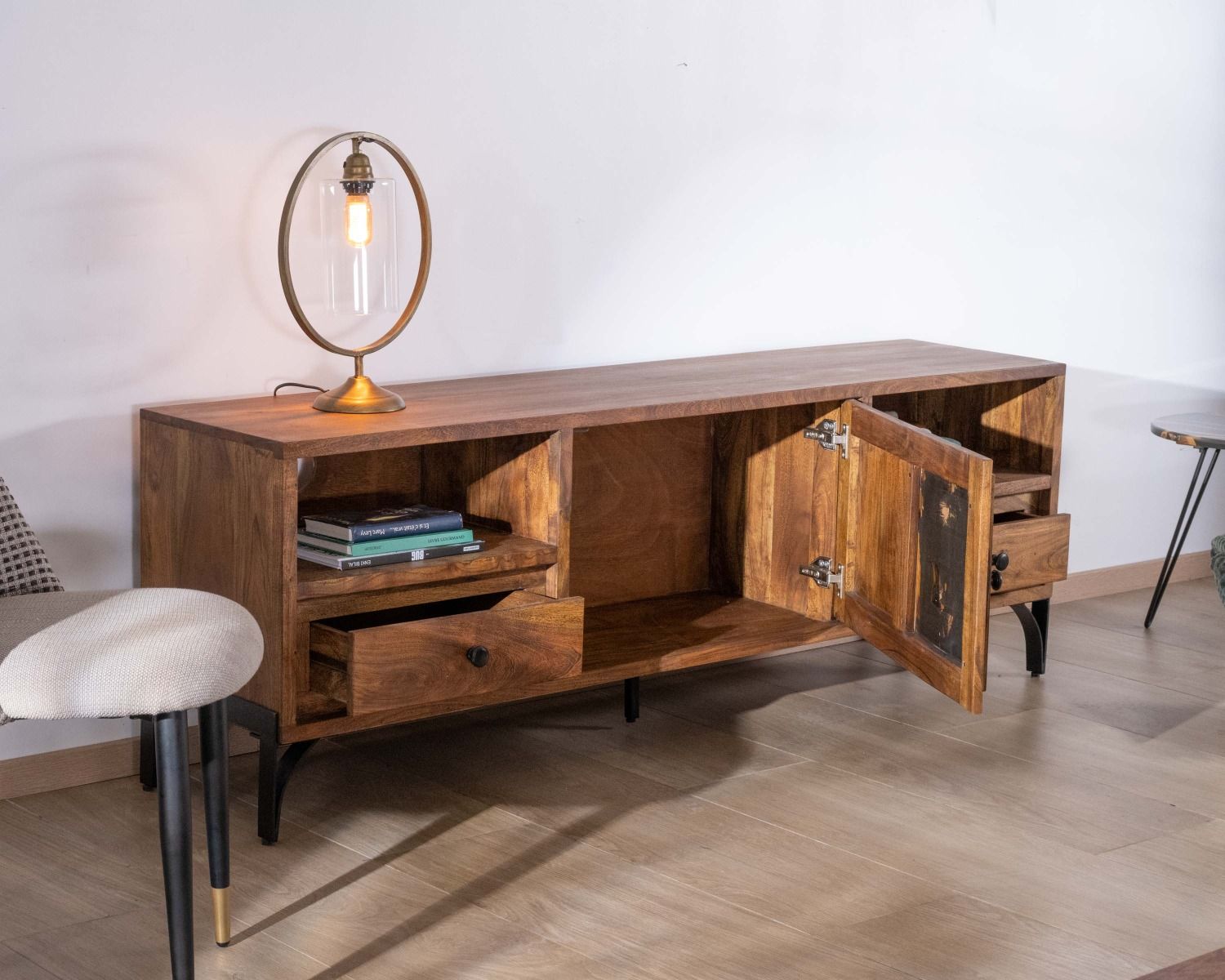 Mueble para la tele de 175 cm, estilo étnico, de madera maciza de acacia con patas de metal negro «Membatu»