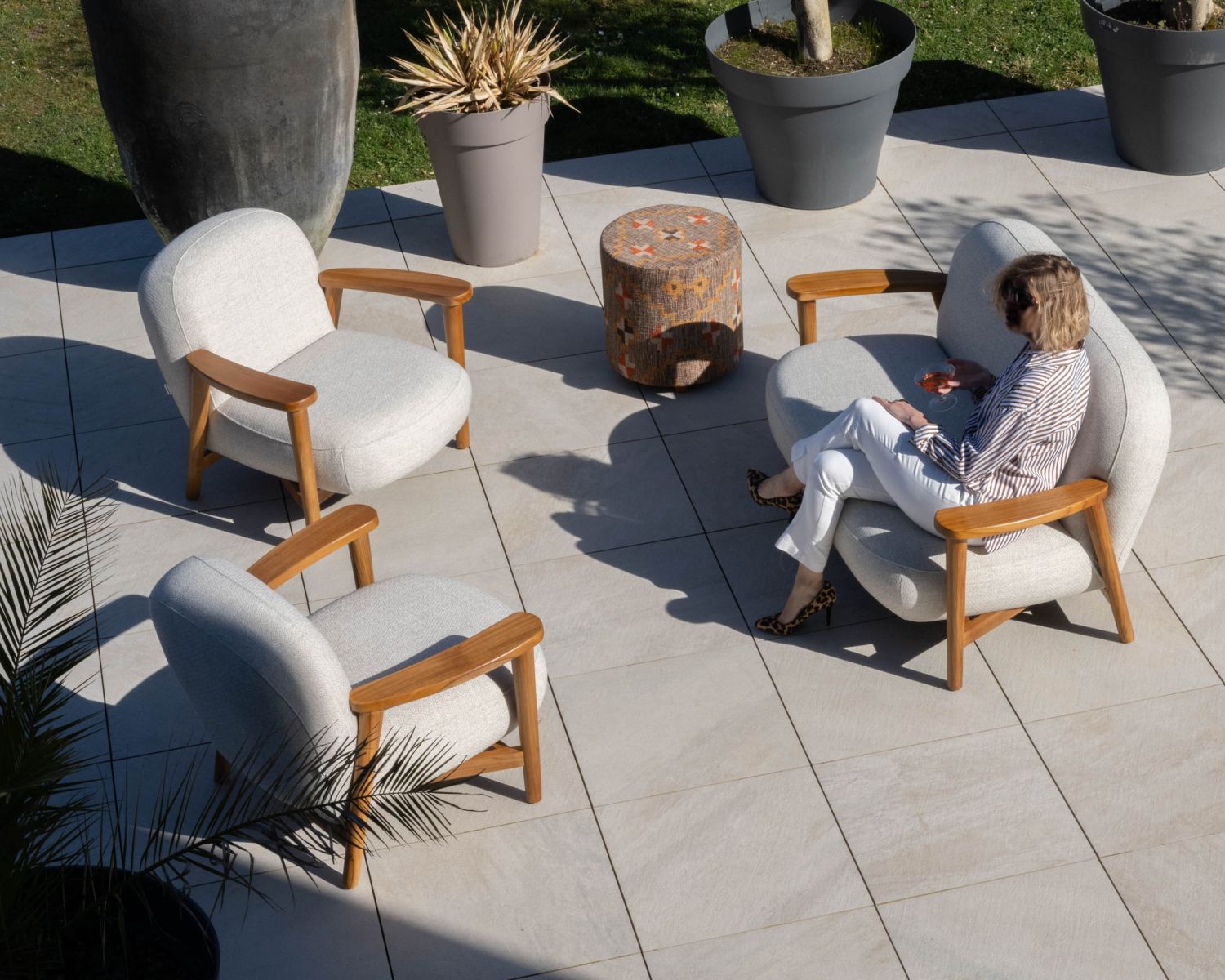 Conjunto de jardín de 3 piezas «Aristochair» de teca con tejido para exterior en blanco roto