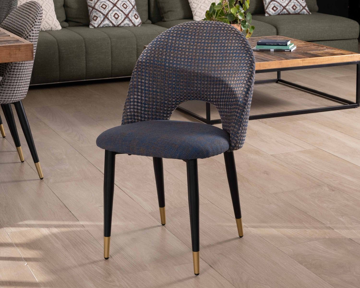 Juego de 2 sillas «Vermont» con tapizado de tela azul oscuro y patas de metal lacado en negro