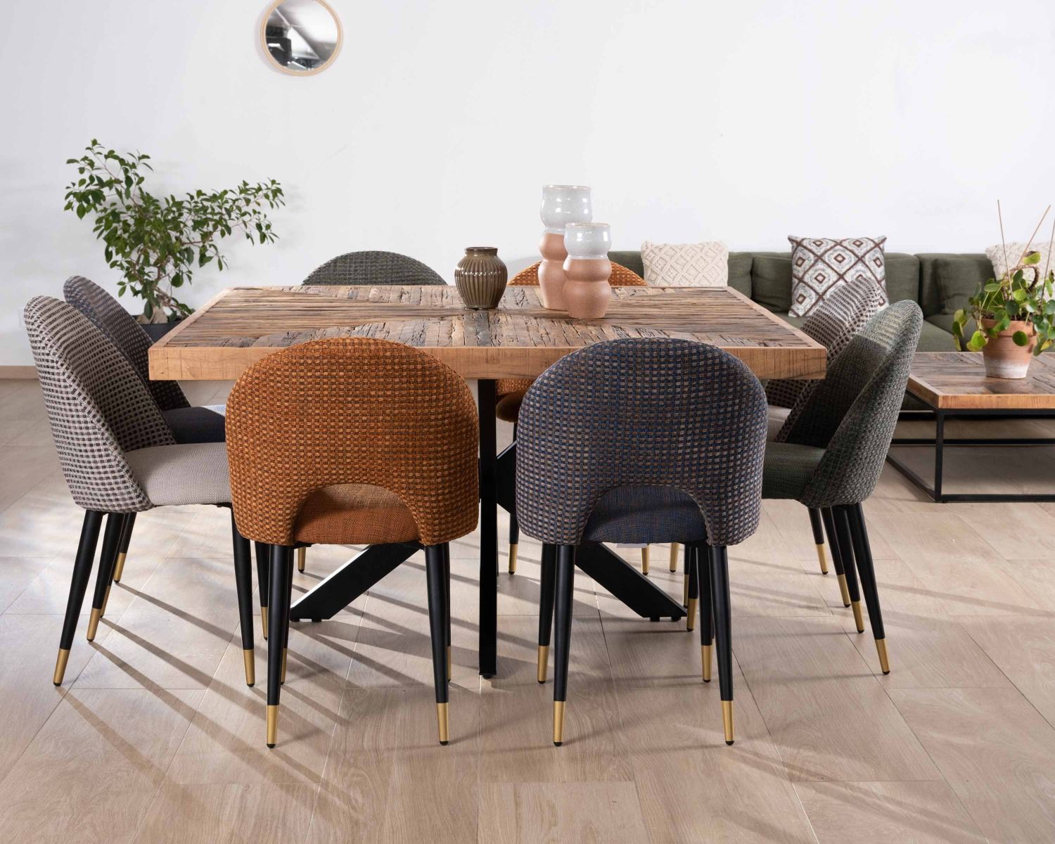 Mesa de comedor cuadrada de 140 cm de acacia, con acabado en espiga y patas cruzadas de metal negro «Géonidum»