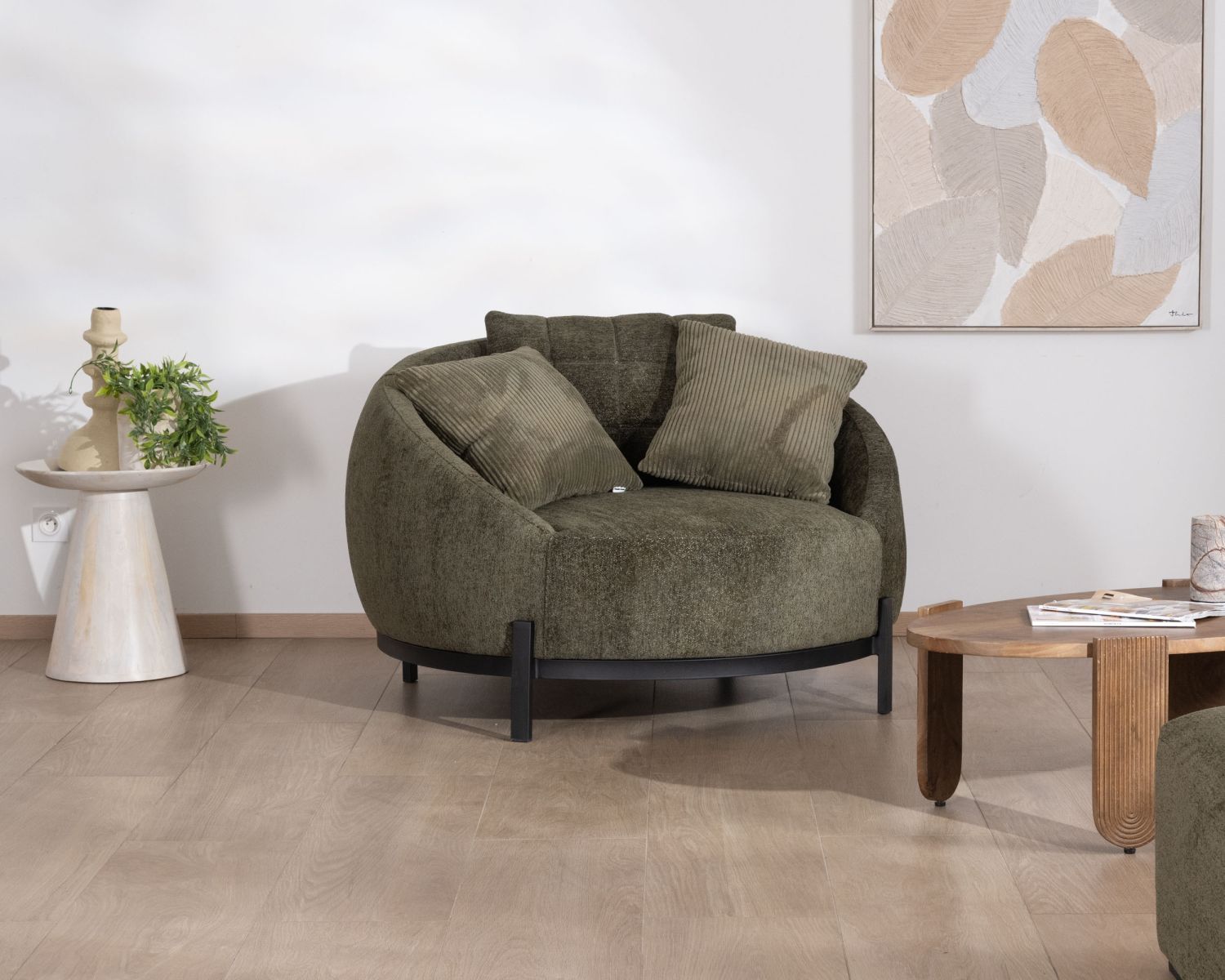 Sillón redondo XL ultracómodo en tejido de rizo verde caqui «Sweet Culture» con varios cojines a juego