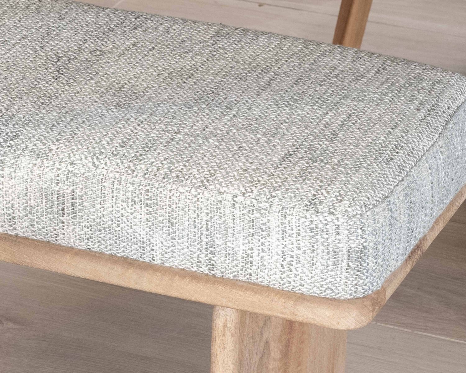 Elegante y cómodo banco de 120 cm de madera de mango con asiento acolchado de tela gris jaspeada «Maestro»