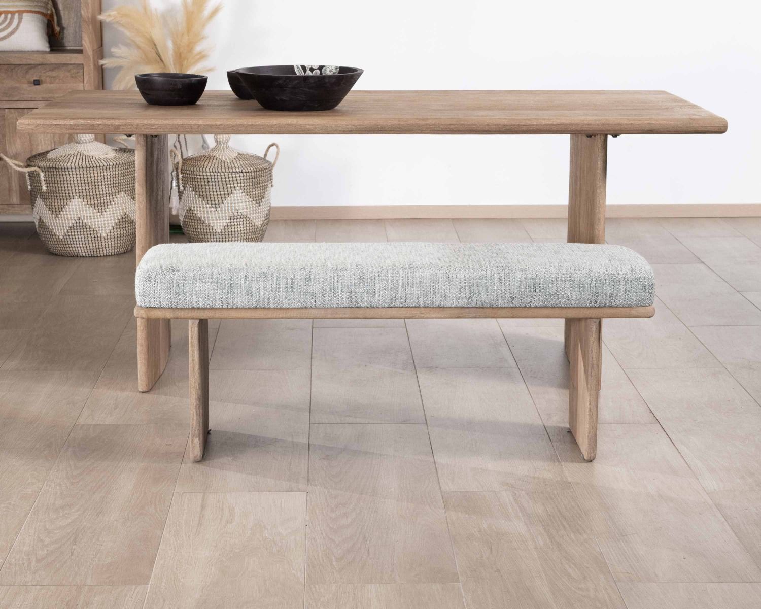 Elegante y cómodo banco de 120 cm de madera de mango con asiento acolchado de tela gris jaspeada «Maestro»