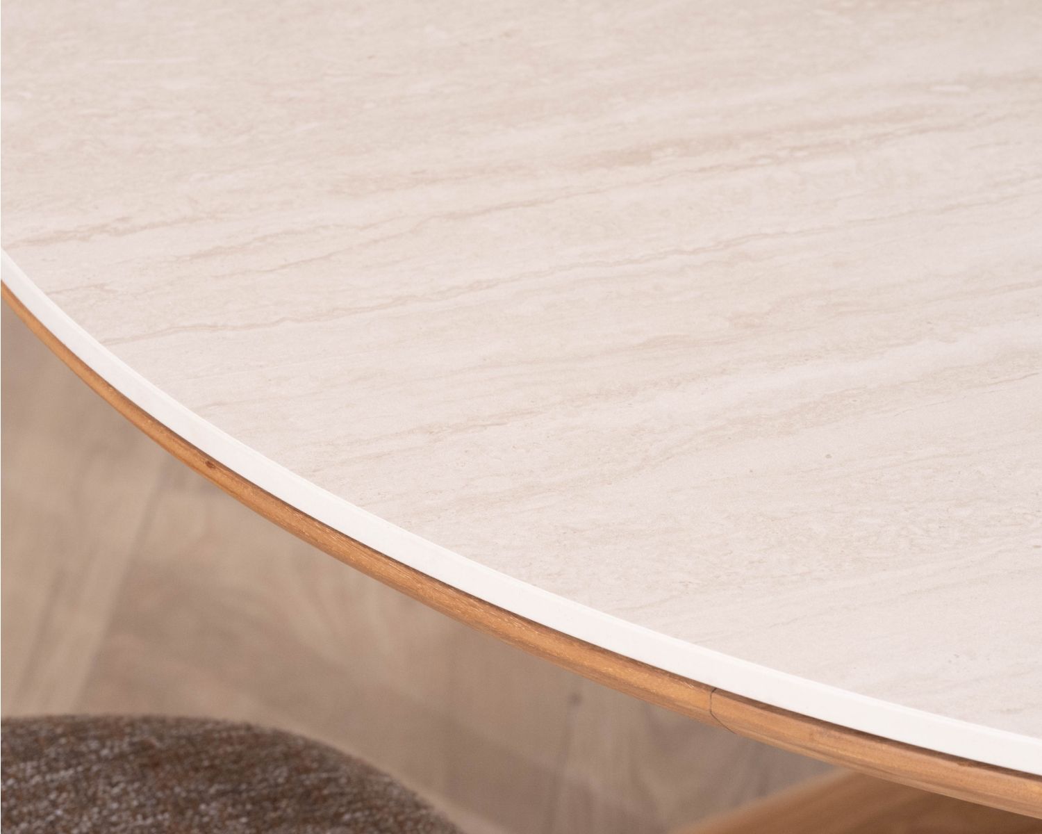 Mesa redonda para interior o exterior de 130 cm «Elsen», de teca maciza con tablero de cerámica con efecto travertino