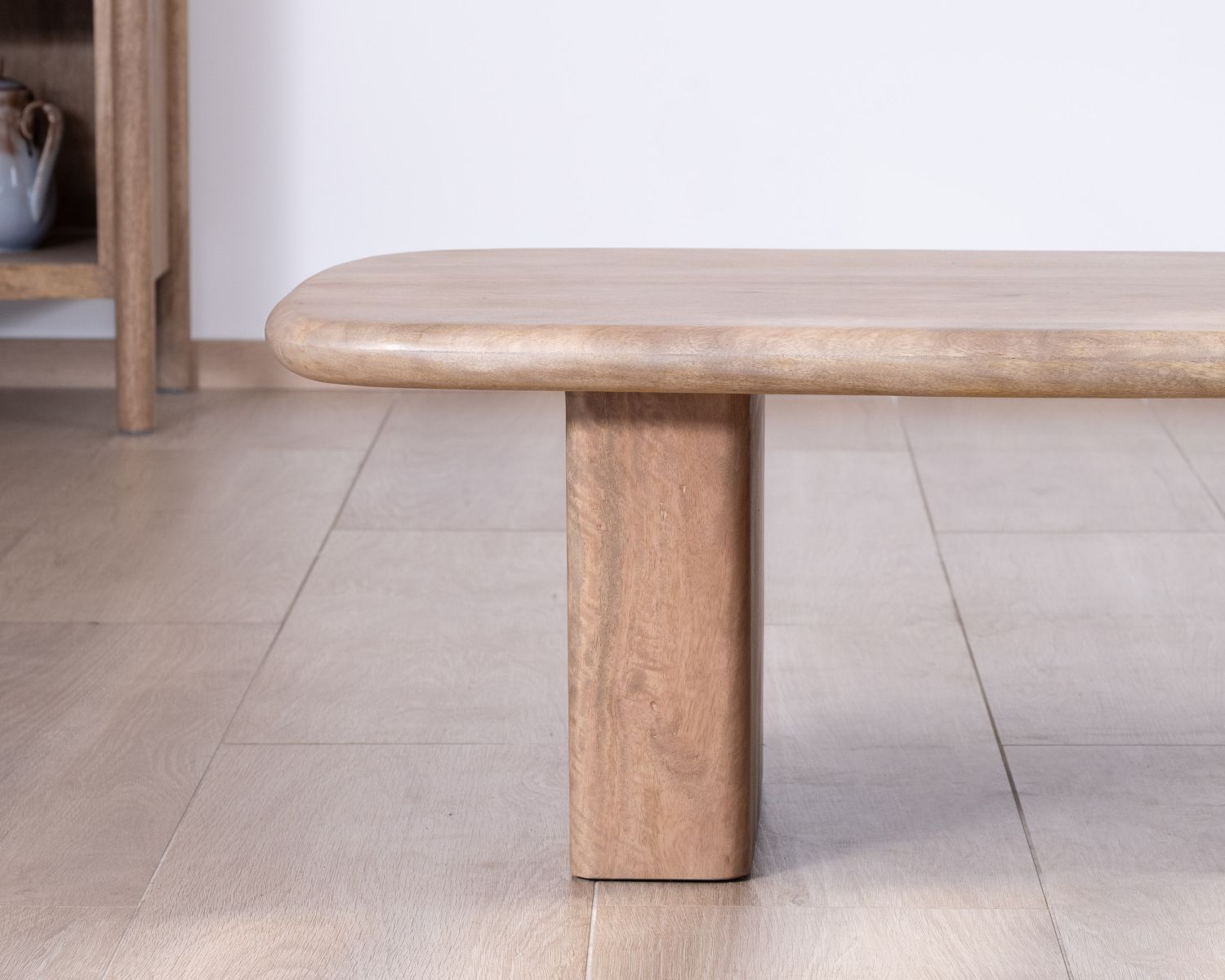 Mesa de salón rectangular de madera de mango con un diseño minimalista «Orobie»