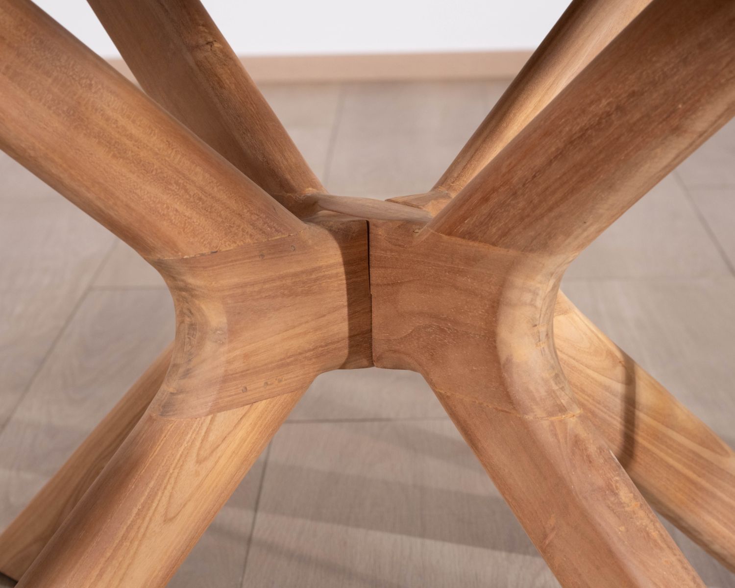 Mesa redonda para interior o exterior de 130 cm «Elsen», de teca maciza con tablero de cerámica con efecto travertino