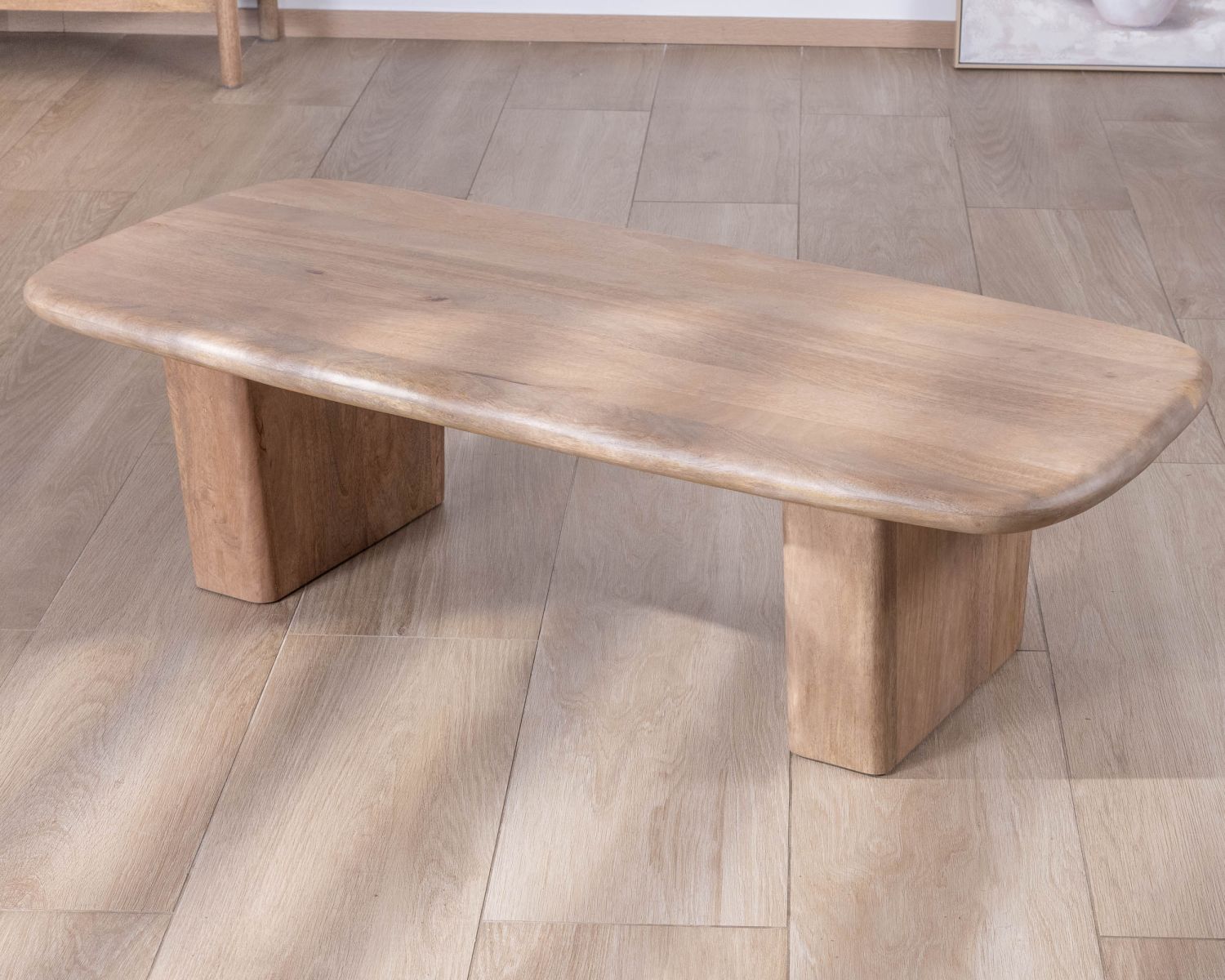 Mesa de salón rectangular de madera de mango con un diseño minimalista «Orobie»