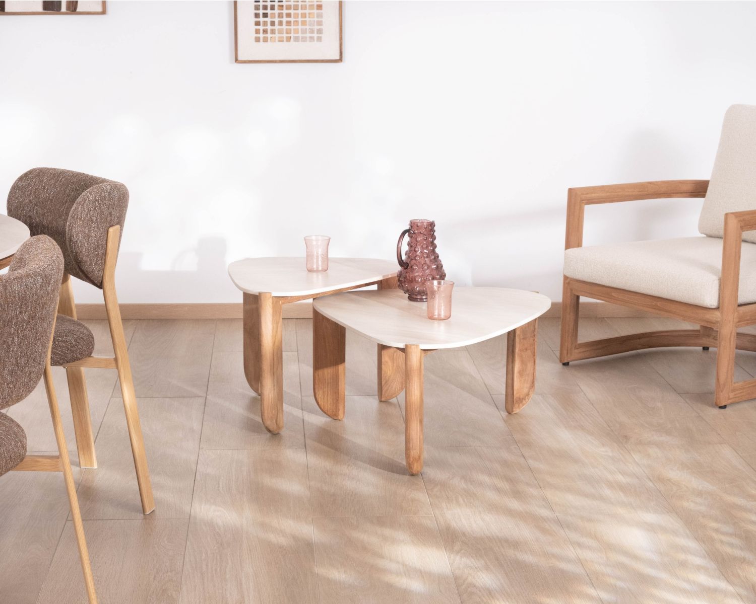 Gran mesa de centro de diseño orgánico para interior y exterior, de teca maciza y tablero de cerámica con efecto travertino «Osten»