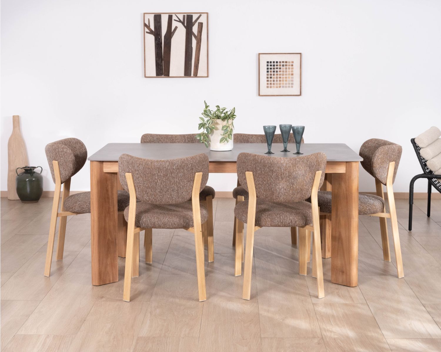 Mesa de comedor de 200 cm con tablero de cerámica gris con efecto hormigón «Merik» de teca maciza
