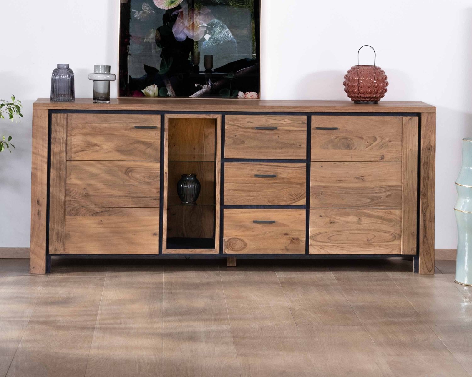 Gran aparador de 215 cm de madera maciza de acacia con relieves negros, cajones y un hueco con estantes acristalados «Fantaisie»