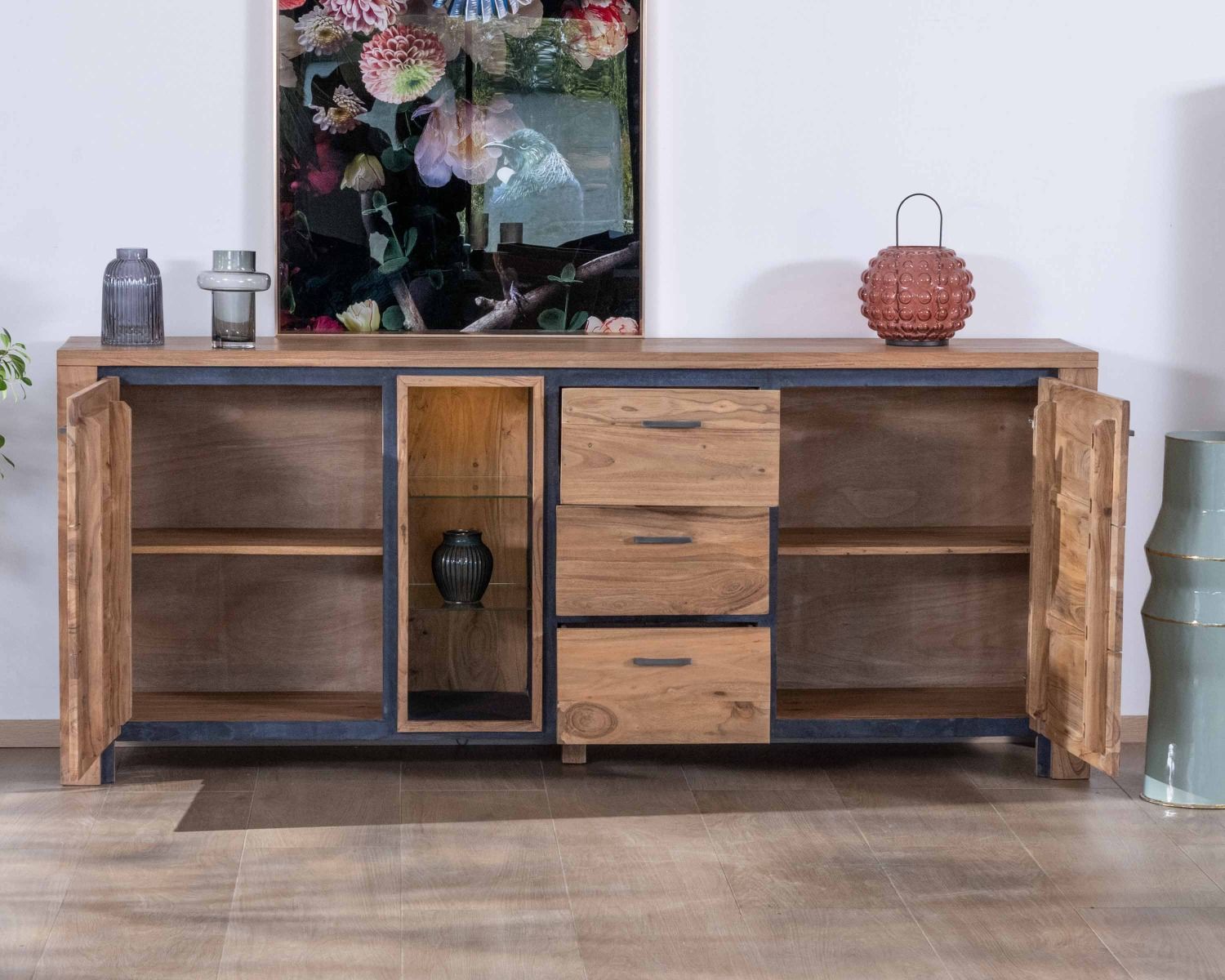 Gran aparador de 215 cm de madera maciza de acacia con relieves negros, cajones y un hueco con estantes acristalados «Fantaisie»