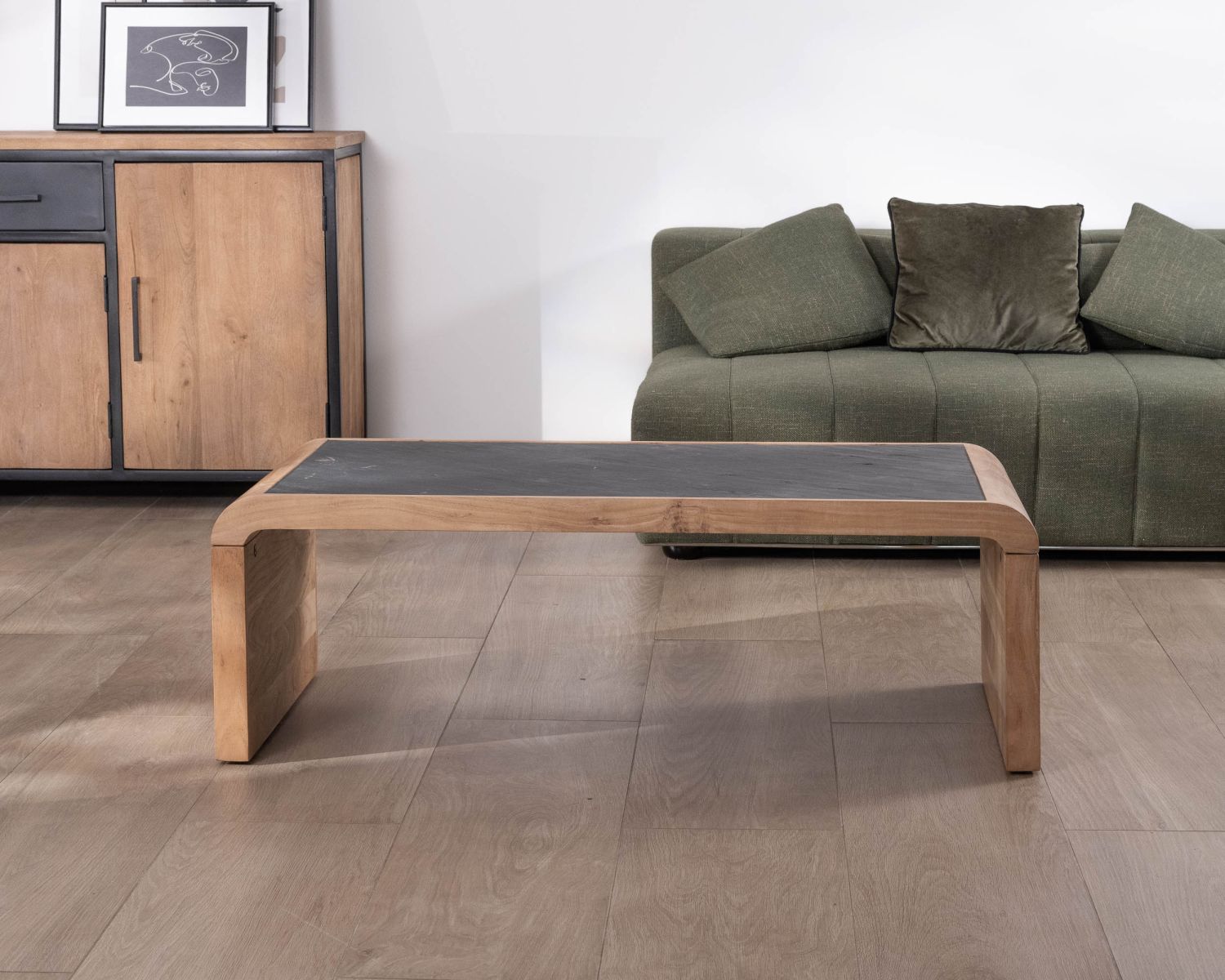 Mesa de centro de diseño retro con tablero de chapa de piedra «Pikto»