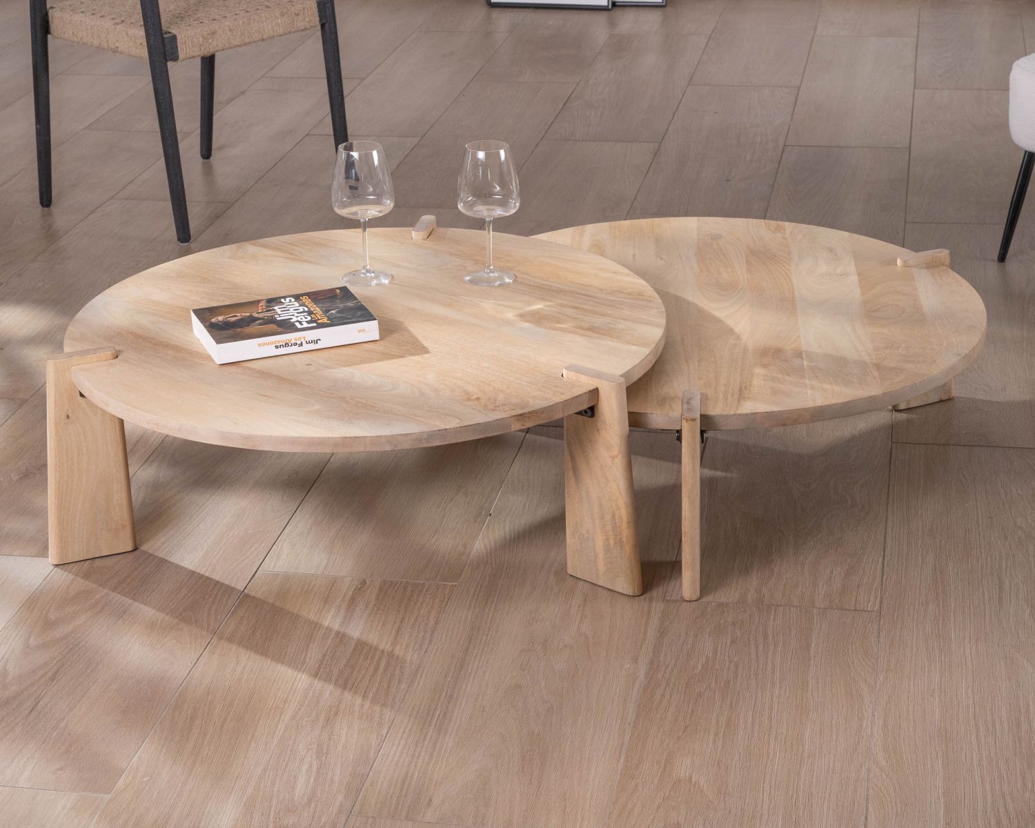 Juego de dos mesas de centro redondas de madera de mango natural «Loopie»