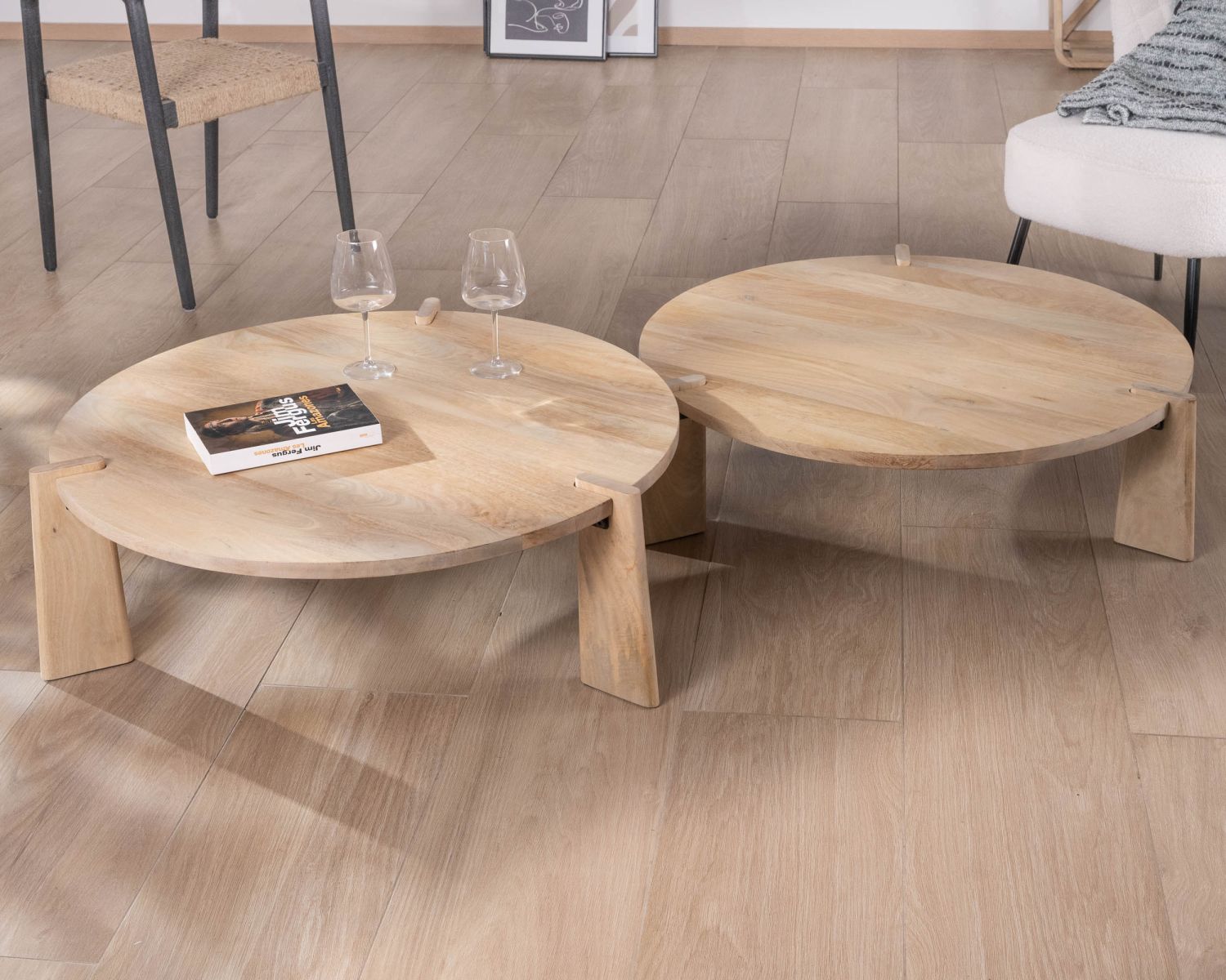 Juego de dos mesas de centro redondas de madera de mango natural «Loopie»