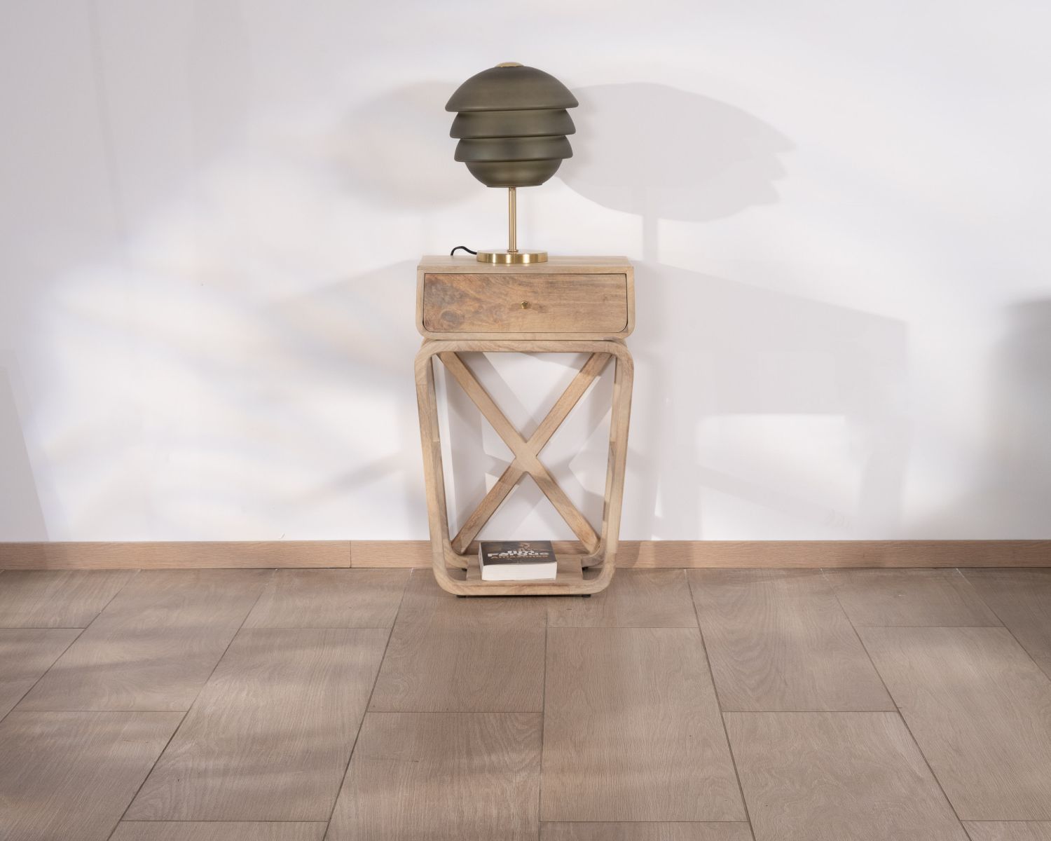 Mesita de noche de estilo minimalista y retro de madera de mango «Loopie»