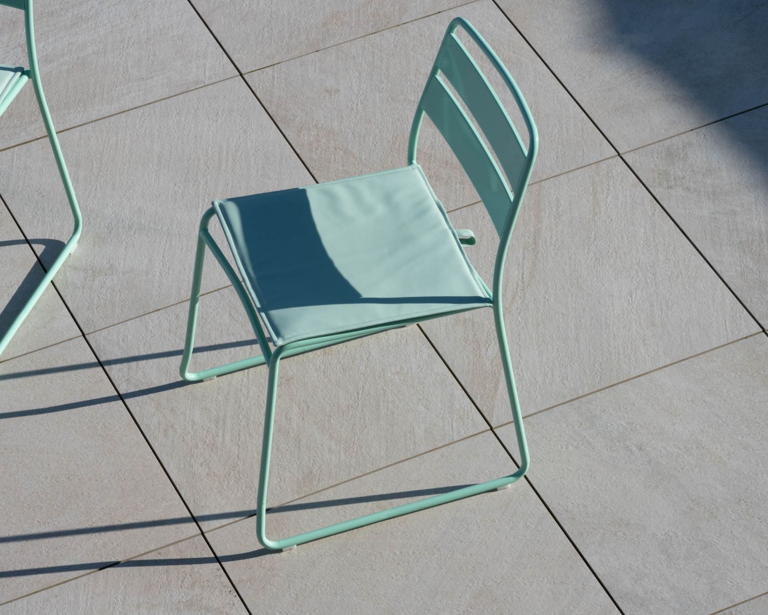 Conjunto de bar de metal en color turquesa «Juicy», de estilo pop