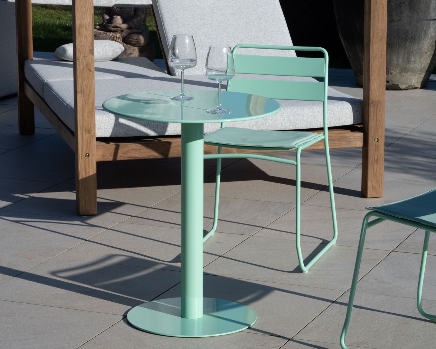 Conjunto de bar de metal en color turquesa «Juicy», de estilo pop