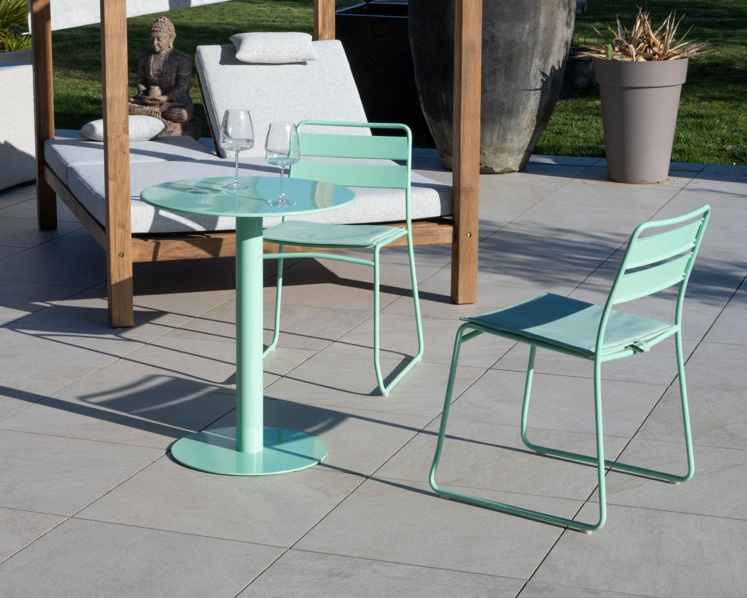 Conjunto de bar de metal en color turquesa «Juicy», de estilo pop
