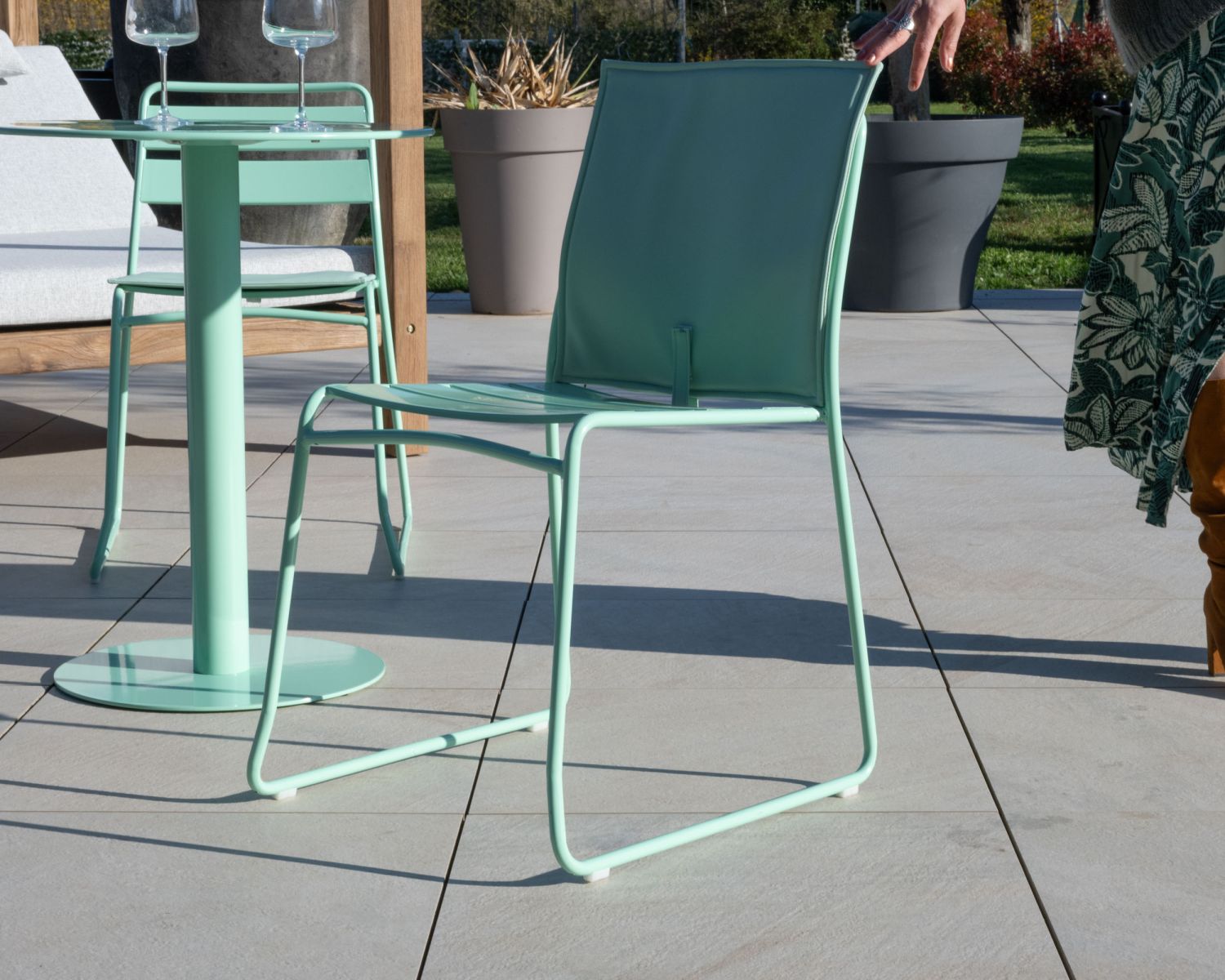 Conjunto de bar de metal en color turquesa «Juicy», de estilo pop
