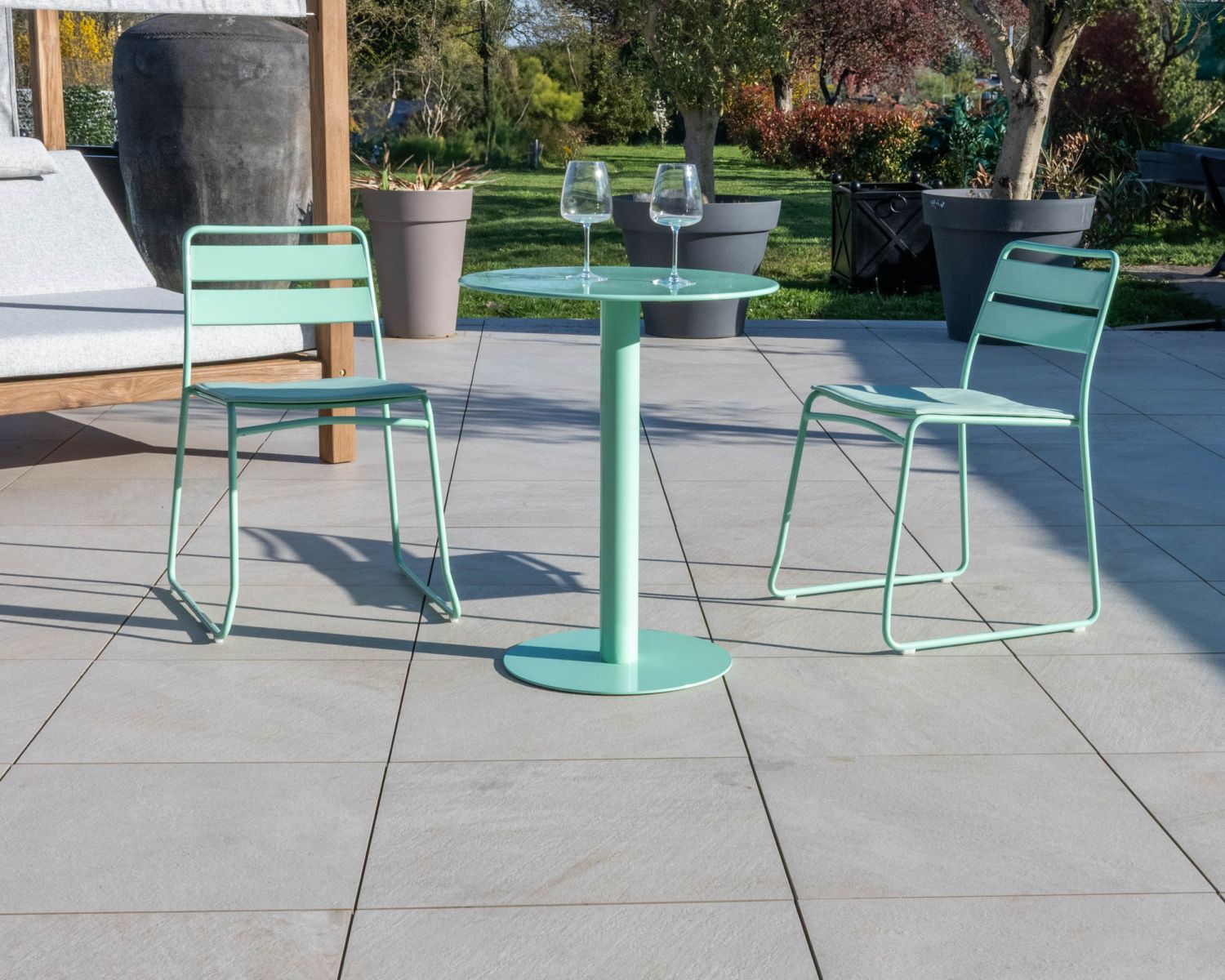 Conjunto de bar de metal en color turquesa «Juicy», de estilo pop