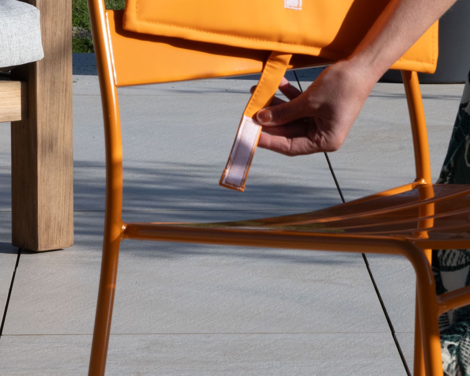 Conjunto de jardín estilo bistró «Juicy» de metal en color naranja