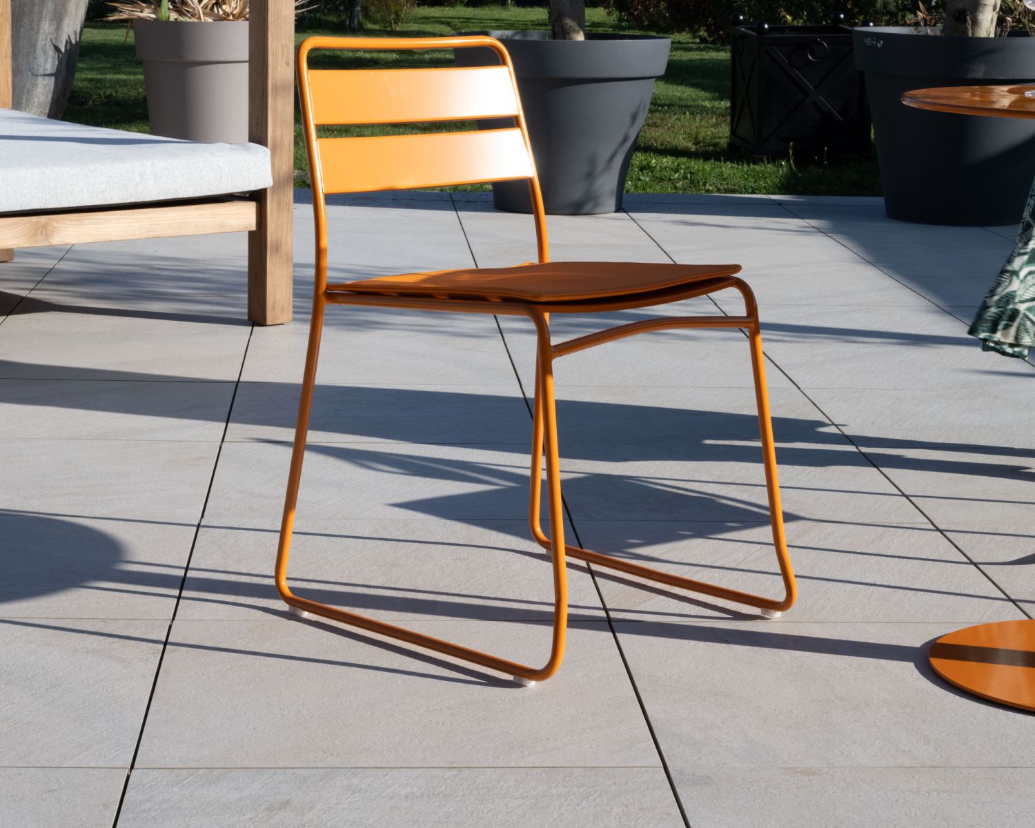 Conjunto de jardín estilo bistró «Juicy» de metal en color naranja
