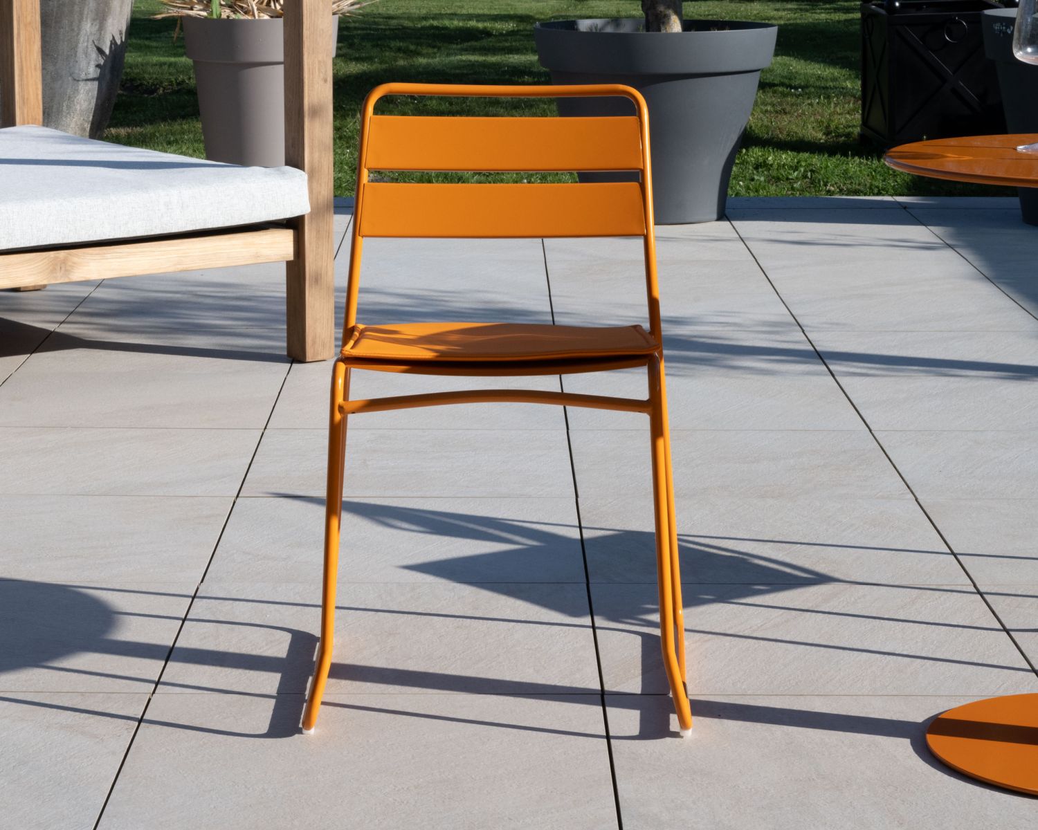 Conjunto de jardín estilo bistró «Juicy» de metal en color naranja