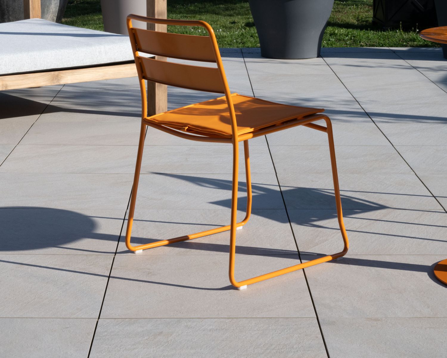Conjunto de jardín estilo bistró «Juicy» de metal en color naranja