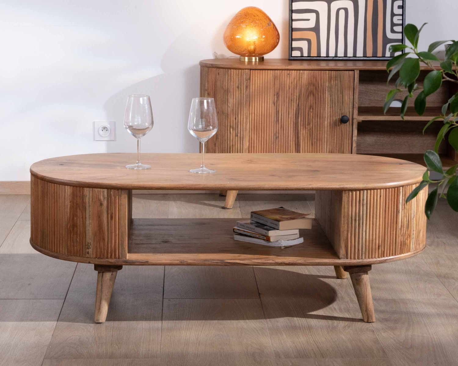 Mesa de salón de diseño vintage con formas redondeadas, de madera de acacia, «Boomer»