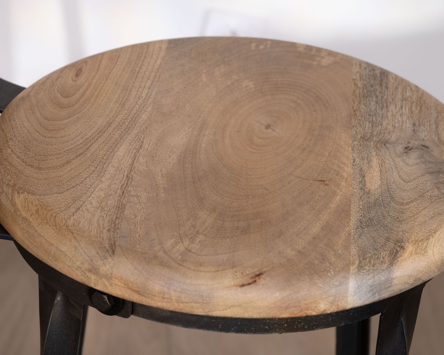 Silla de bar de metal gris antiguo y madera «Atelier grey», altura 110 cm
