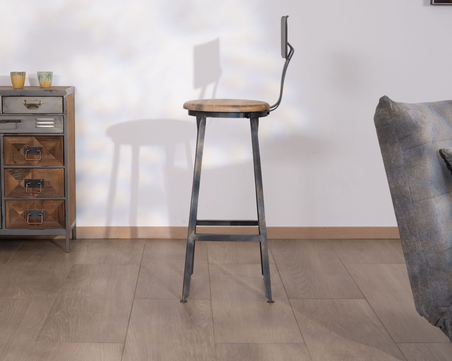 Silla de bar de metal gris antiguo y madera «Atelier grey», altura 110 cm