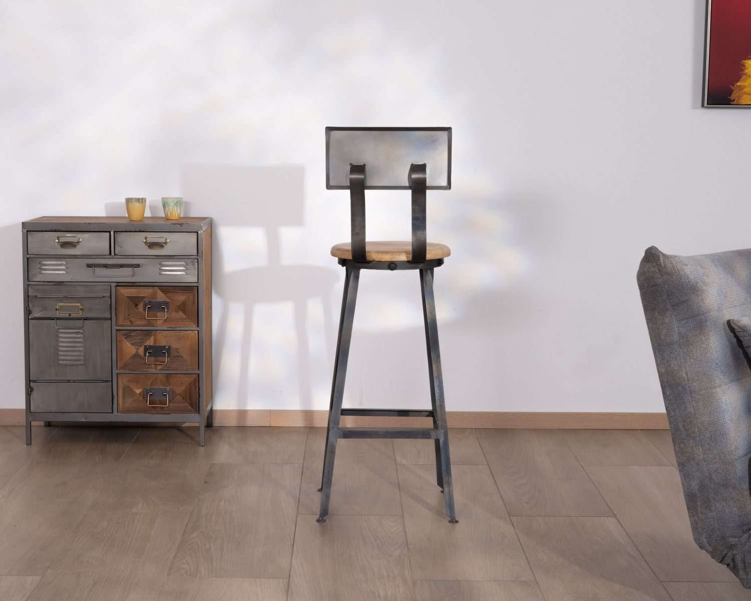 Silla de bar de metal gris antiguo y madera «Atelier grey», altura 110 cm