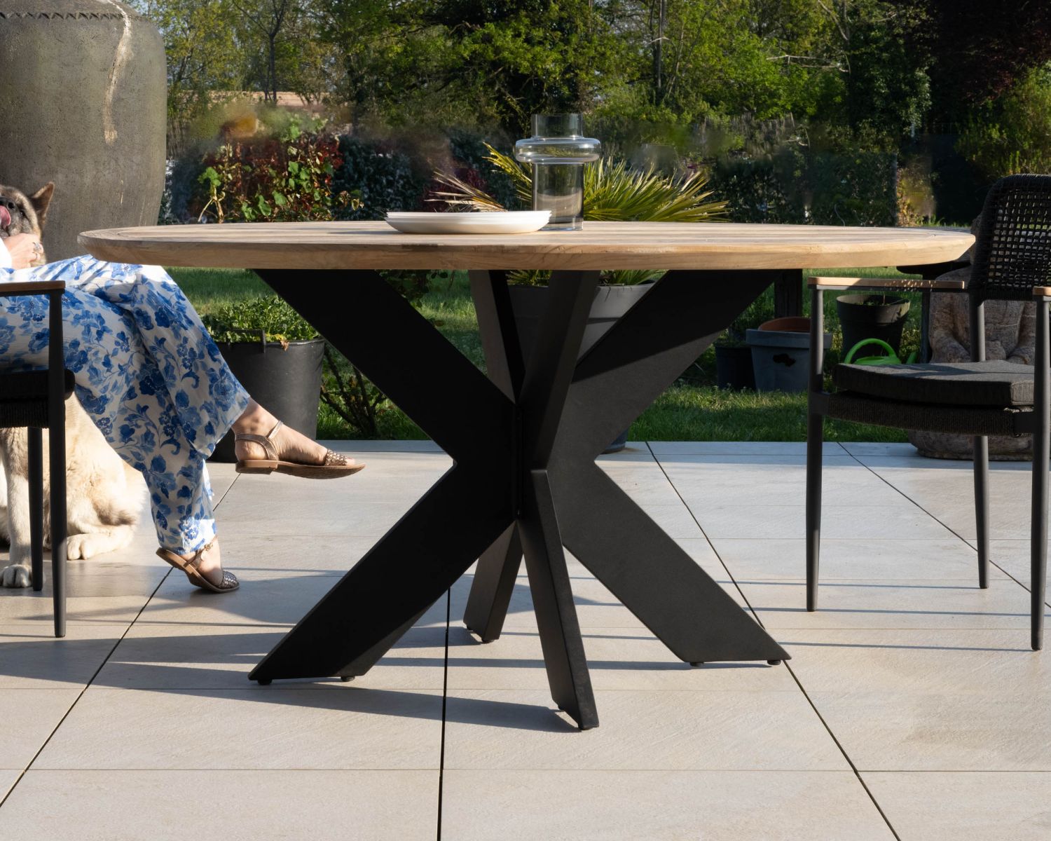 Mesa de comedor redonda para exterior de teca y aluminio «Ozone», 130 cm