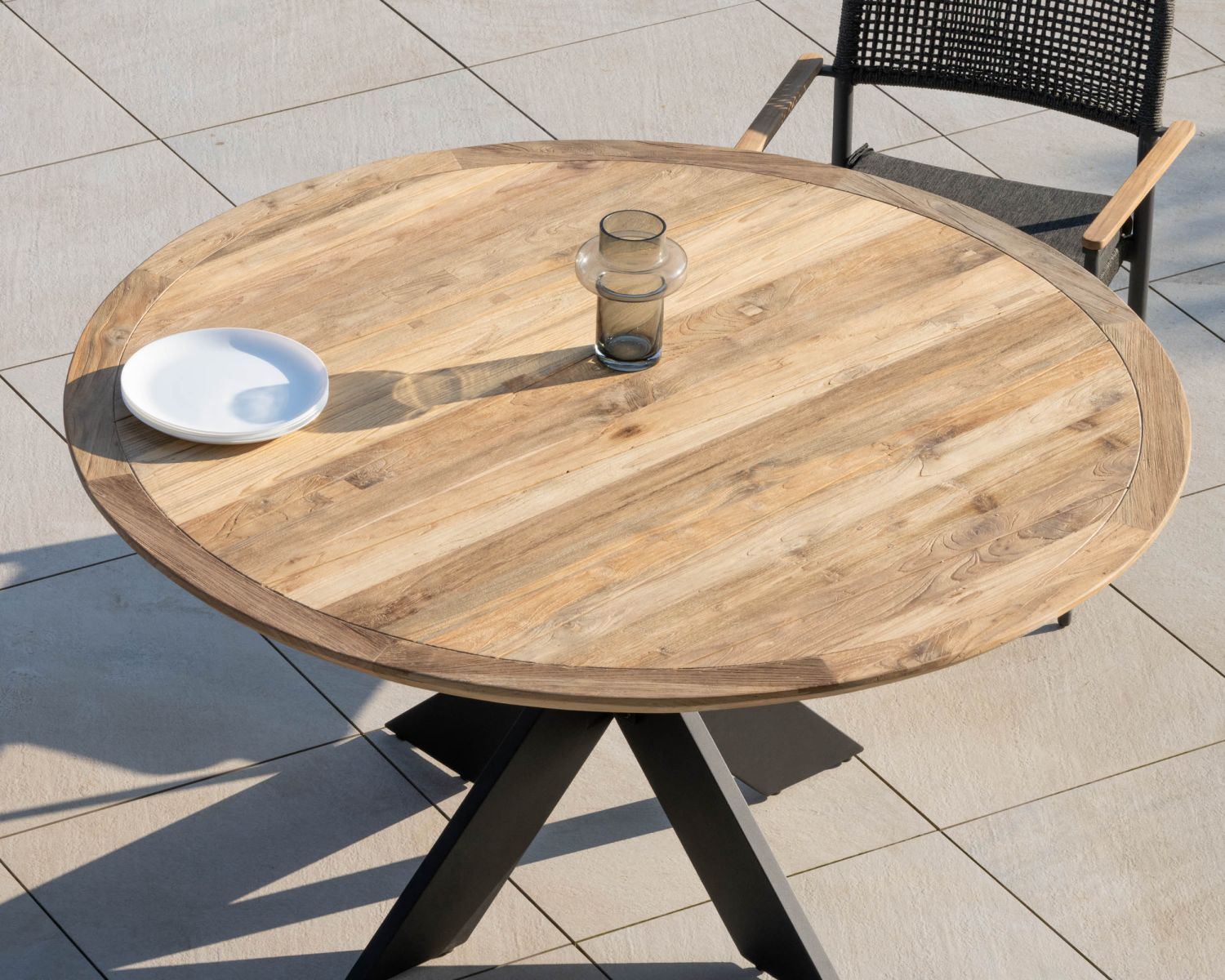 Mesa de jardín redonda de teca con patas cruzadas de aluminio «Ozone», 150 cm