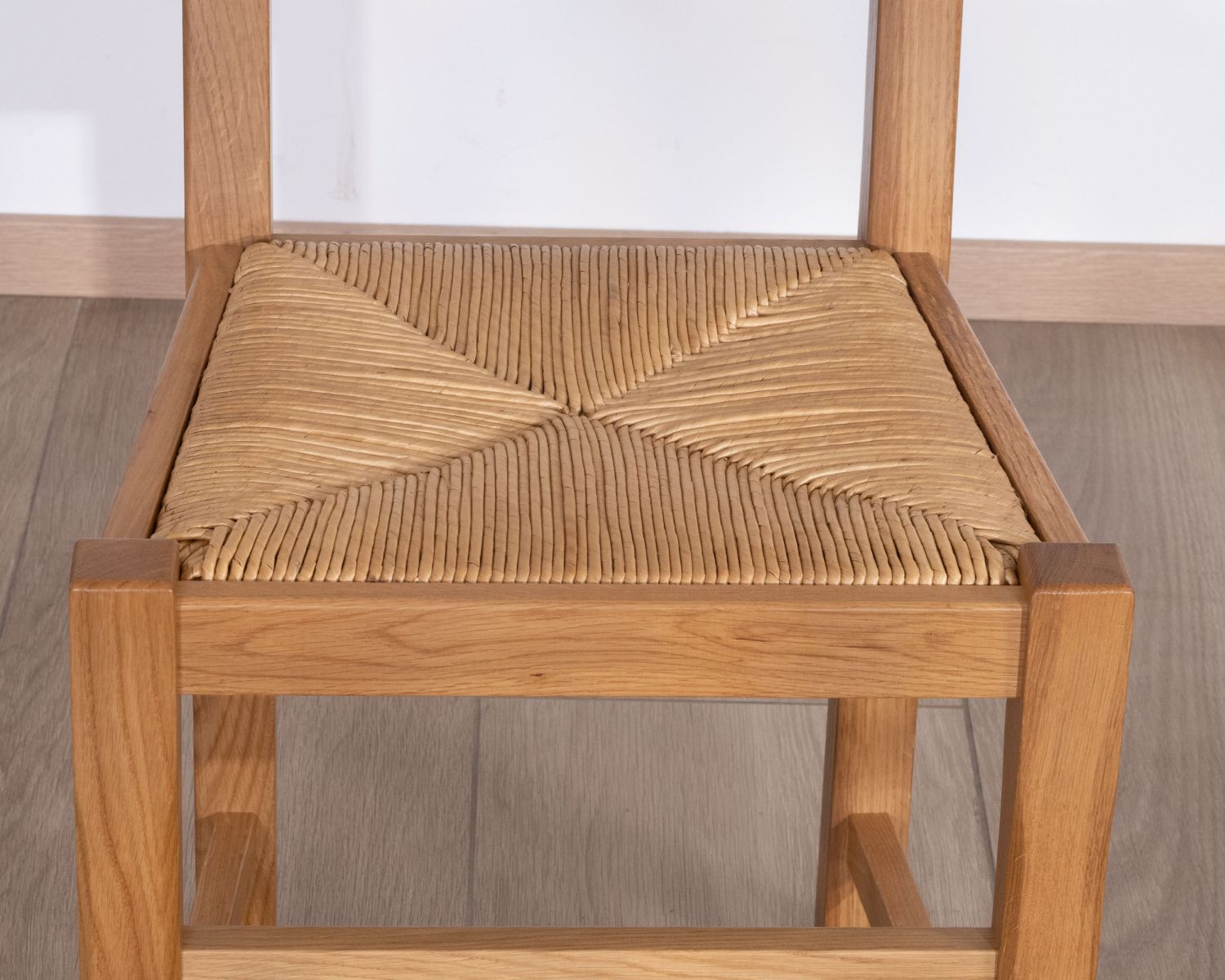 Silla de comedor de roble macizo con asiento trenzado «Antique», de estilo clásico