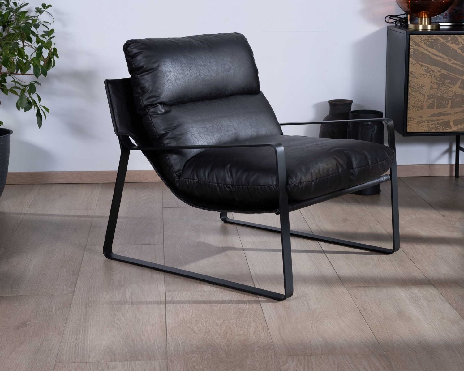 Sillón club rediseñado en tejido antracita y metal negro «Torsten»