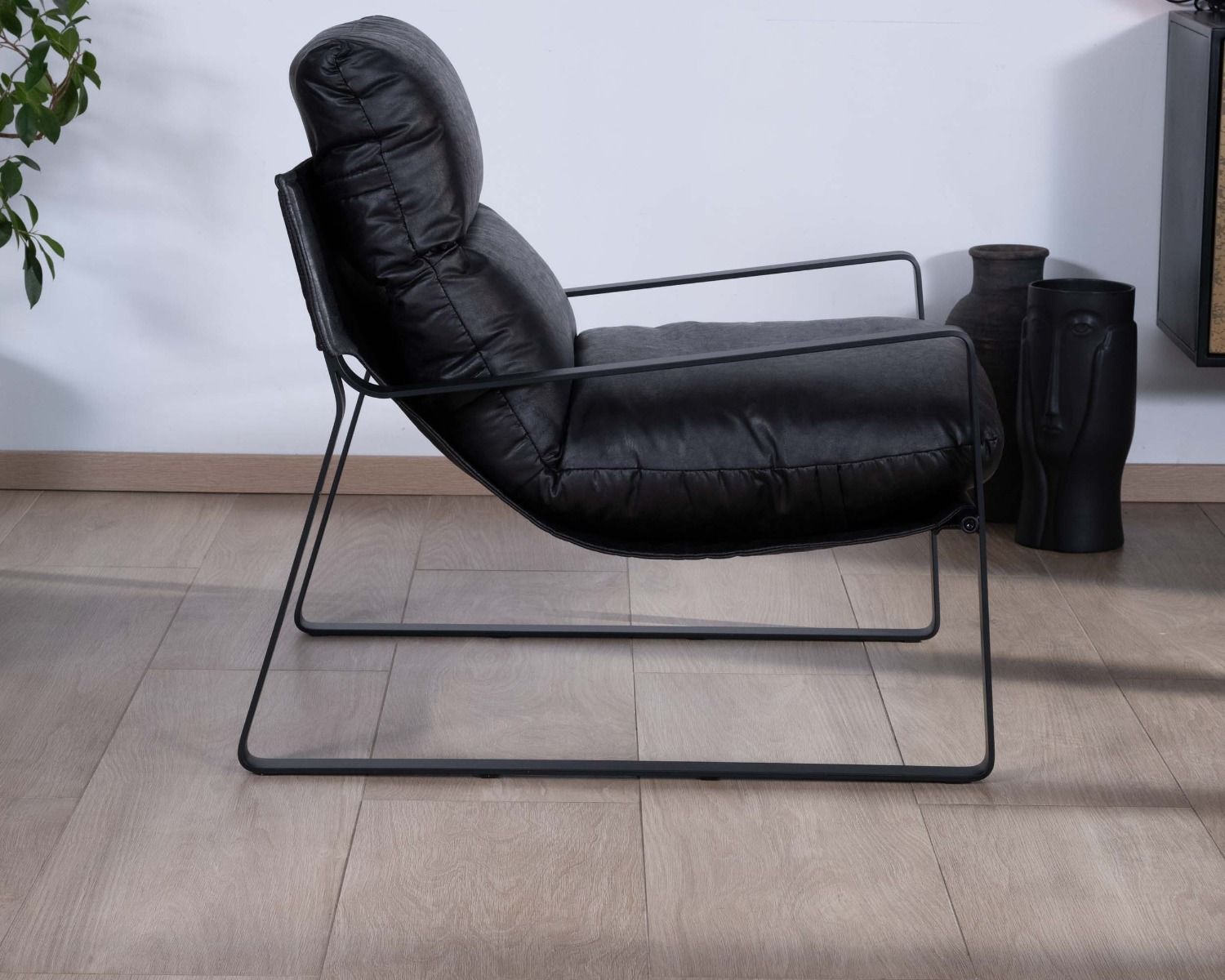 Sillón club rediseñado en tejido antracita y metal negro «Torsten»