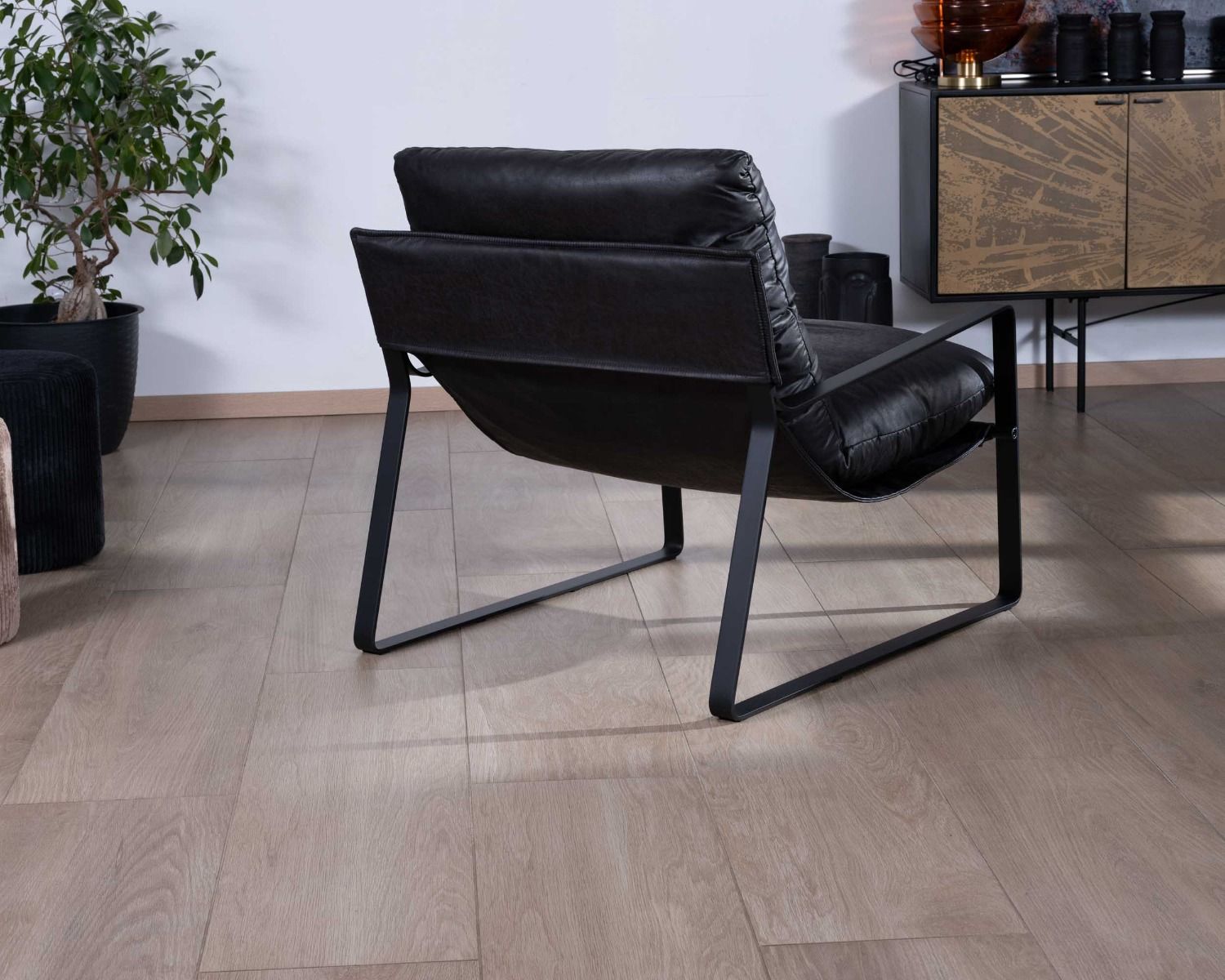 Sillón club rediseñado en tejido antracita y metal negro «Torsten»