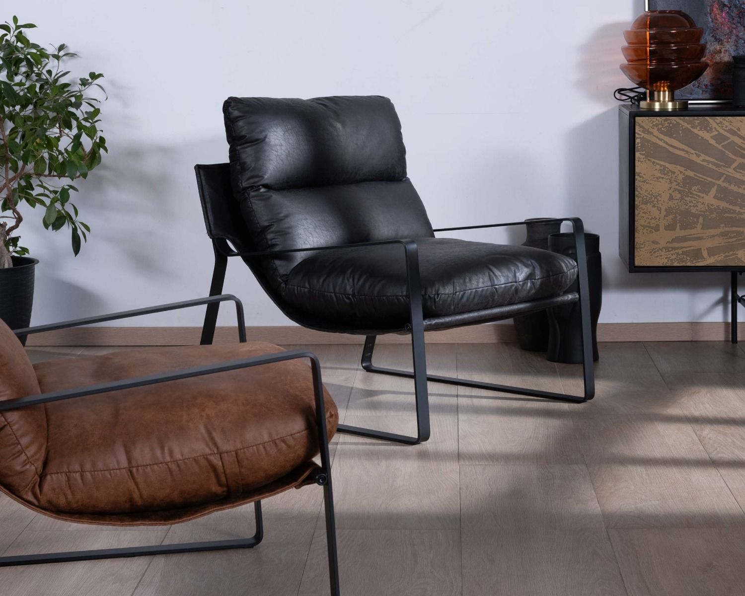 Sillón club rediseñado en tejido antracita y metal negro «Torsten»