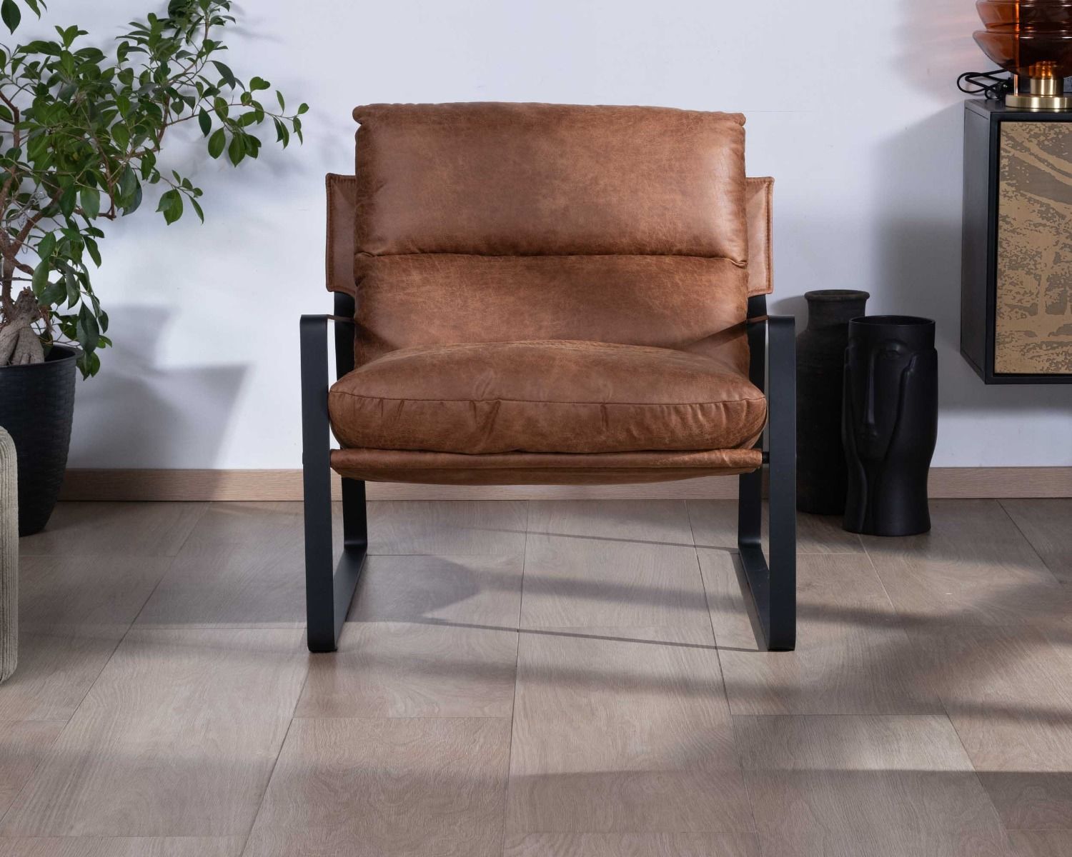 Sillón retro de tela color habano y metal negro «Torsten»