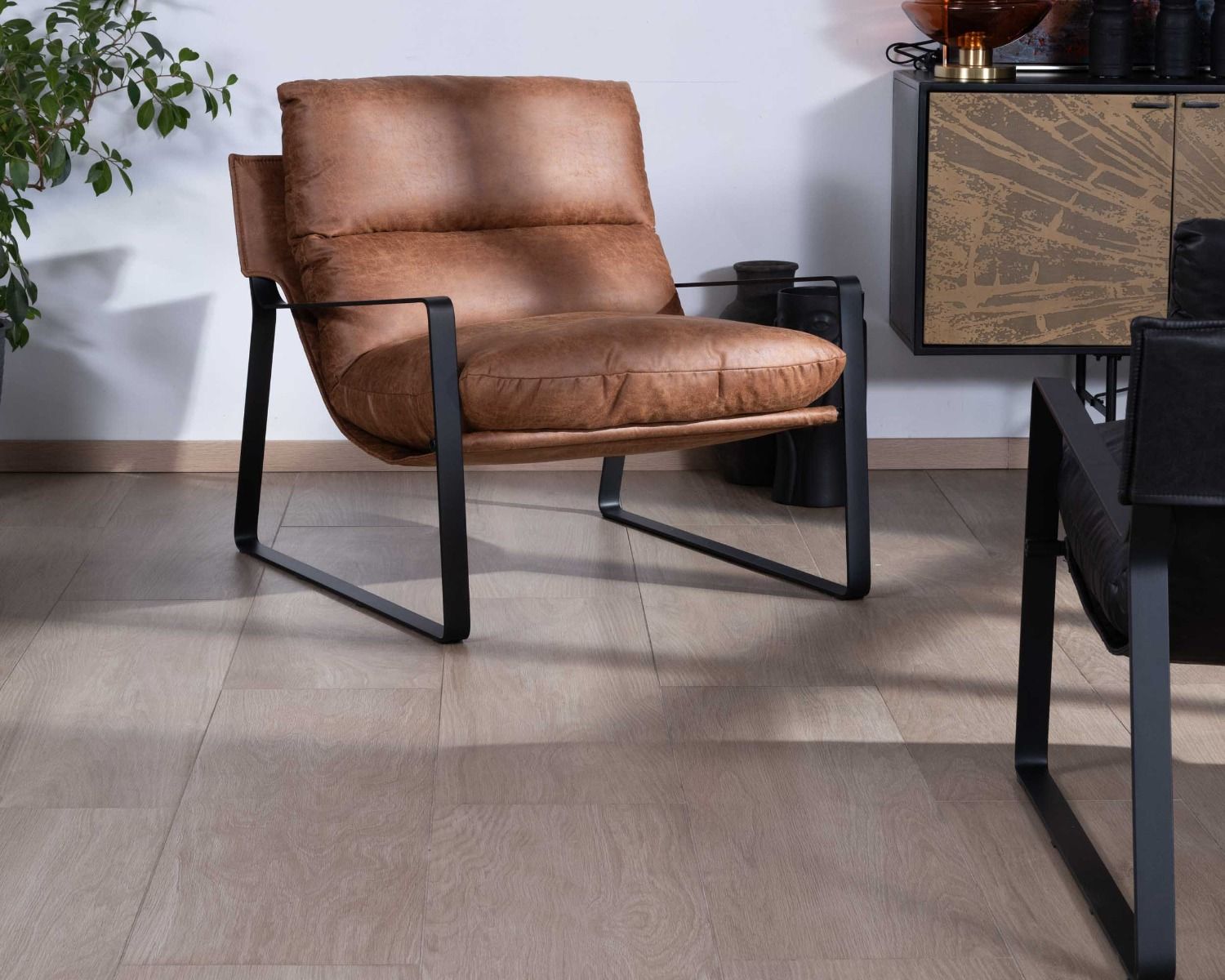 Sillón retro de tela color habano y metal negro «Torsten»