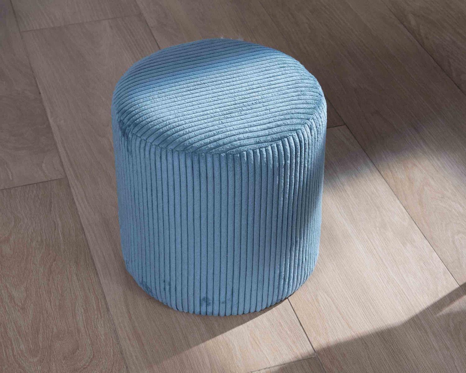 Lote de 2 pufs de color azul petróleo de terciopelo acanalado «Snaw», de 35 cm de diámetro